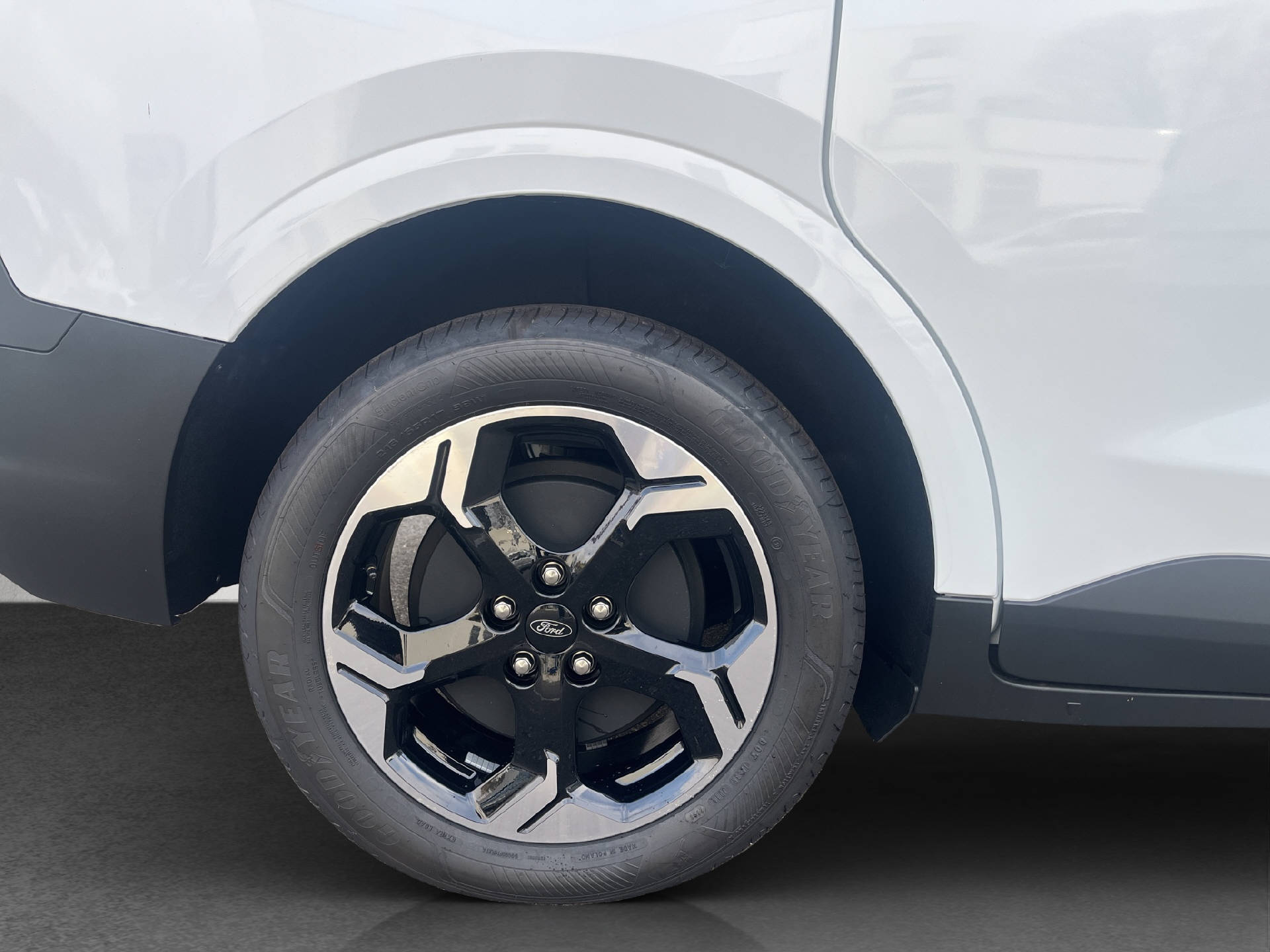 FORD E-Tourneo Courier Titanium-image-24