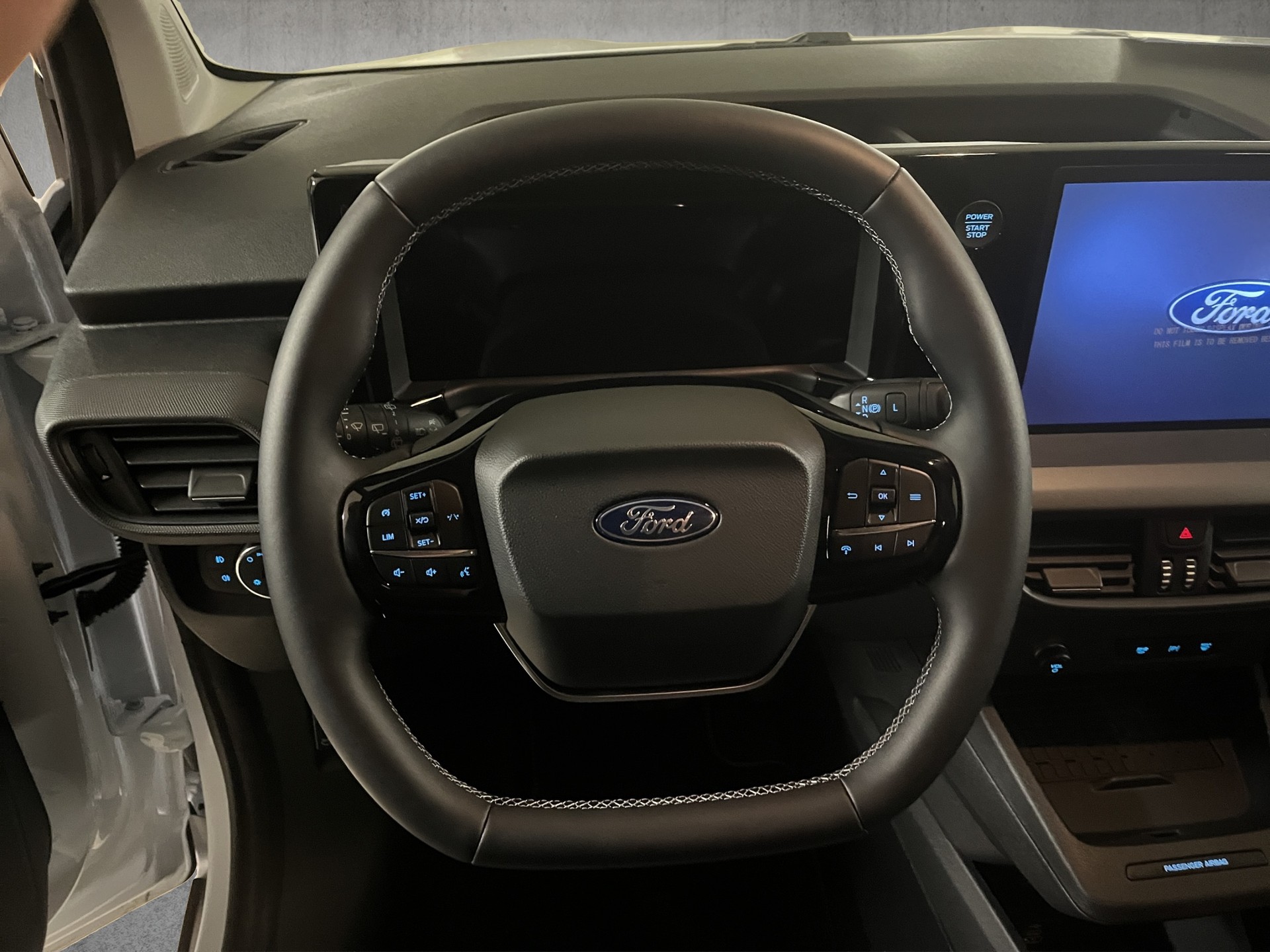 FORD E-Tourneo Courier Titanium-image-10