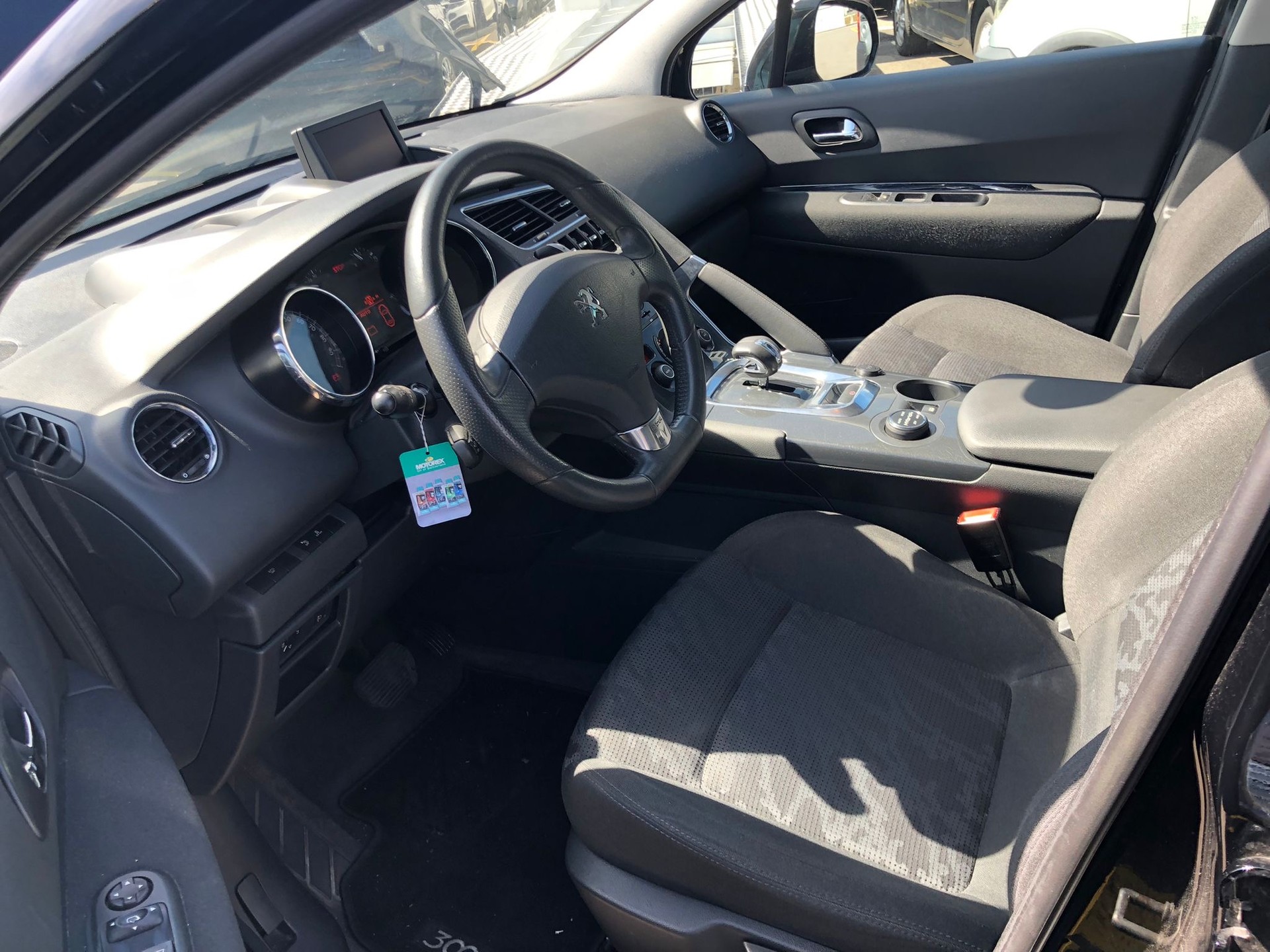 PEUGEOT 3008 HYbrid4 2.0 HDI EGS6-image-9