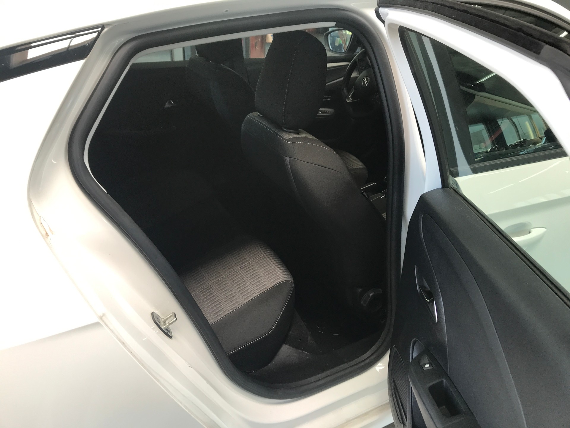 OPEL Corsa 1.2 TP Edition-image-9