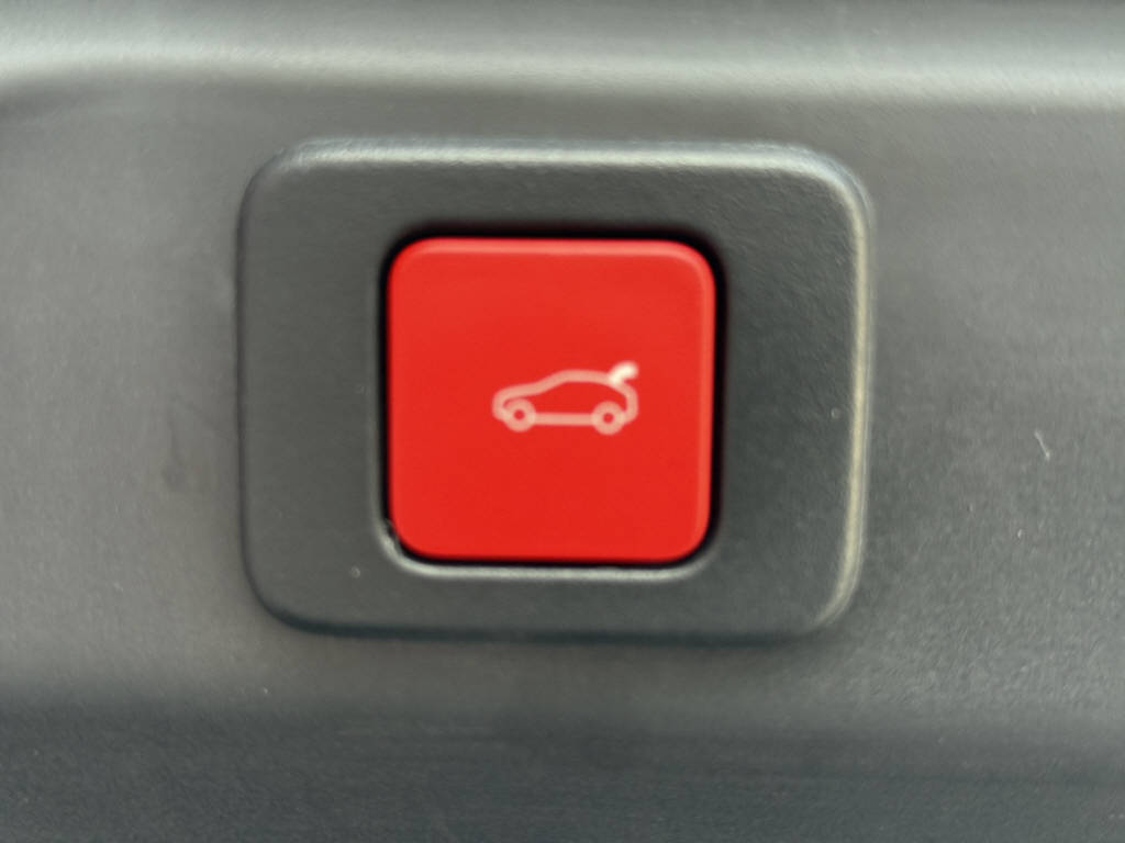 PEUGEOT 3008 Electrique 210ch GT-image-15