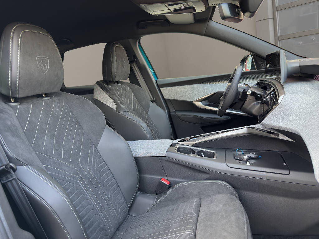 PEUGEOT 3008 Electrique 210ch GT-image-5