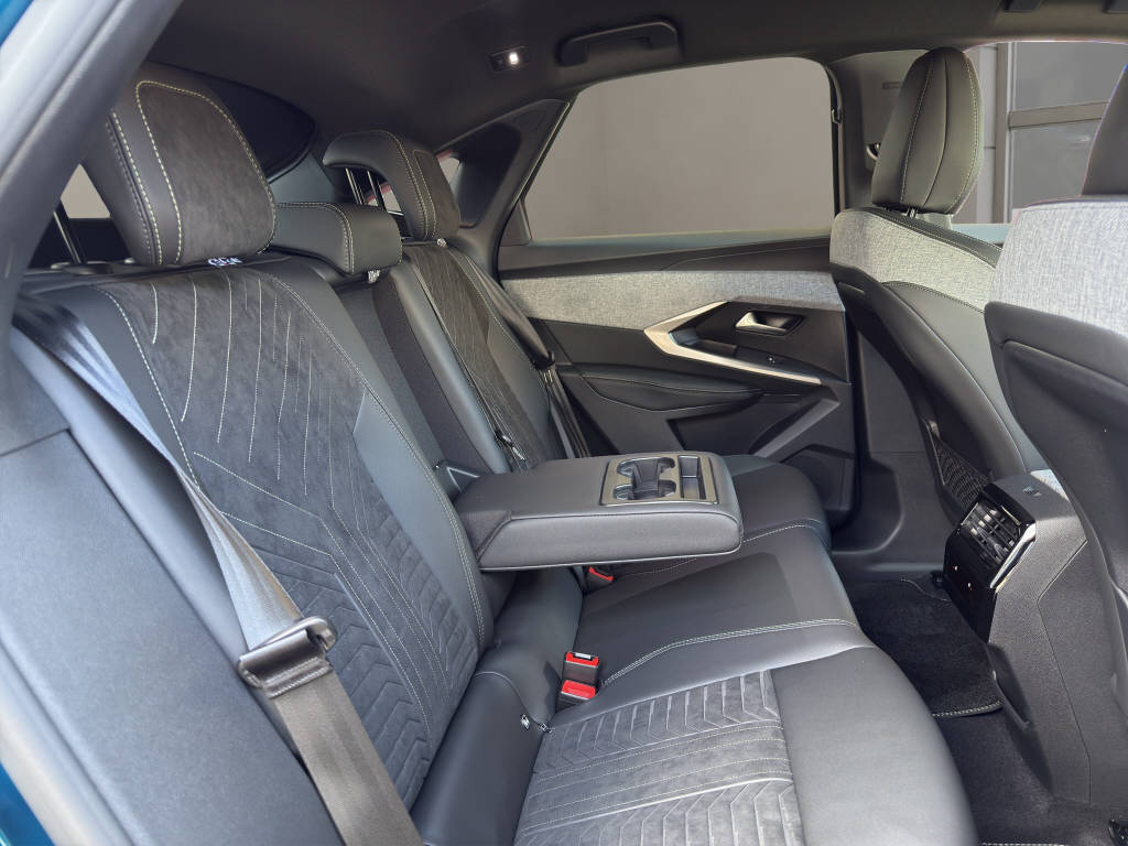 PEUGEOT 3008 Electrique 210ch GT-image-6