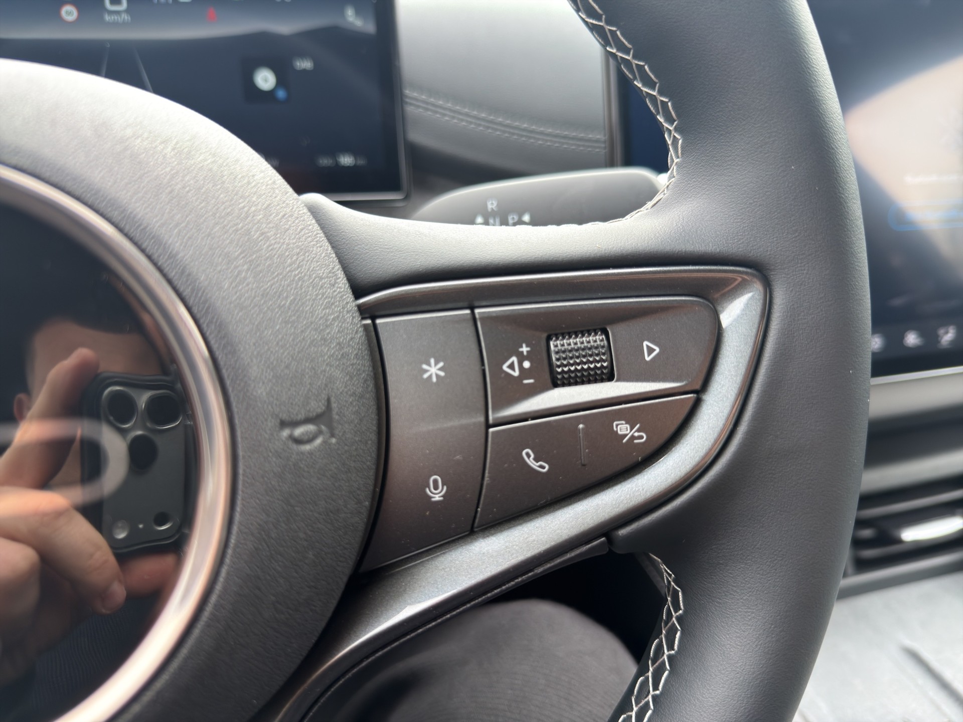 BYD Seal 6 DM-i Touring Comfort interior beige-image-25