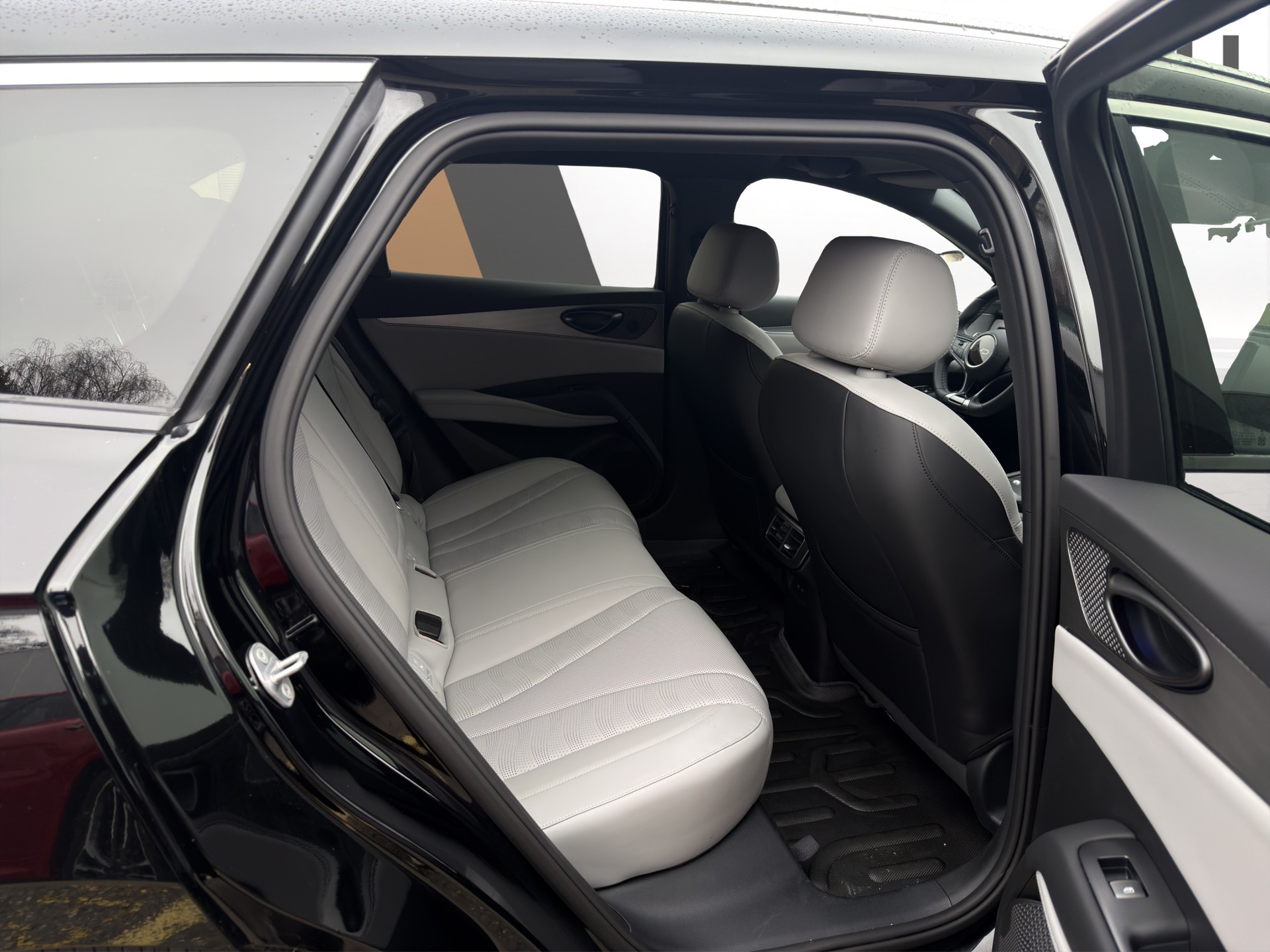 BYD Seal 6 DM-i Touring Comfort interior beige-image-10