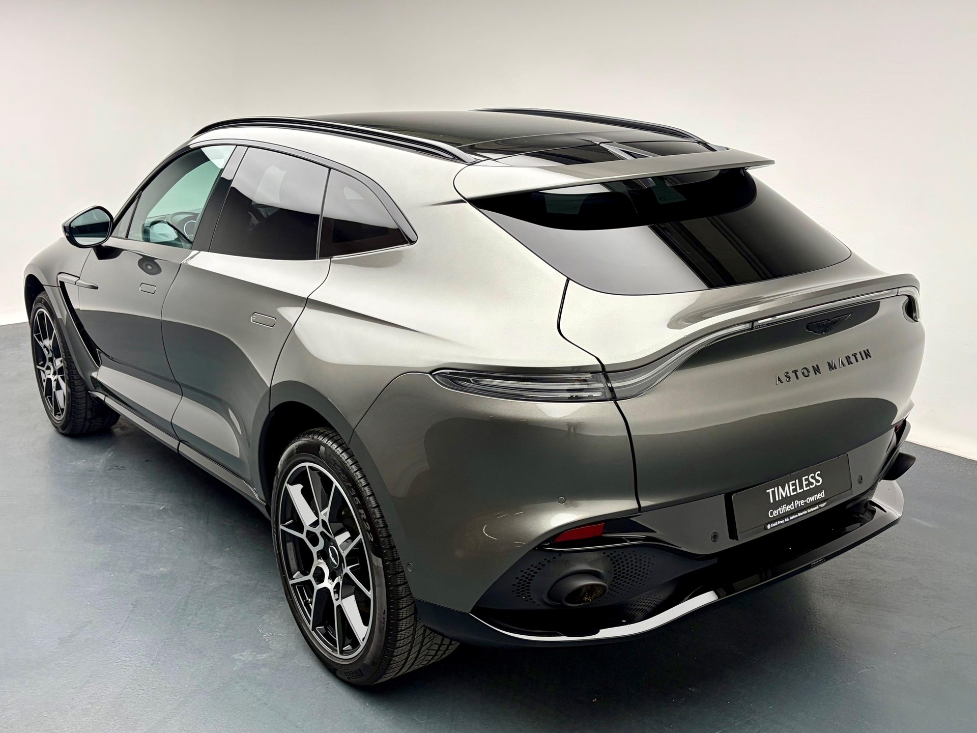 ASTON MARTIN DBX 4.0 V8 Bi-Turbo-showroom-element-1