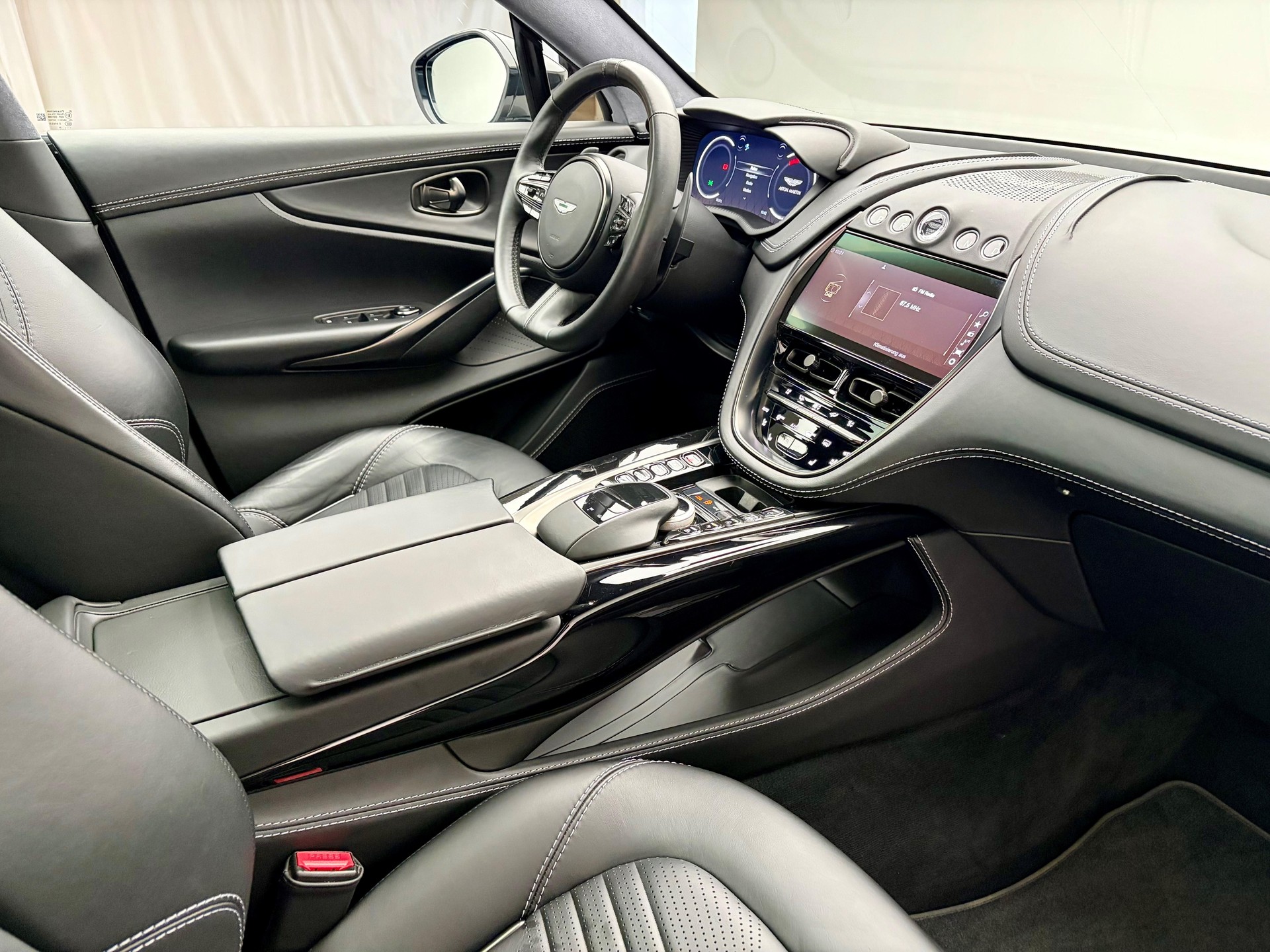 ASTON MARTIN DBX 4.0 V8 Bi-Turbo-image-8