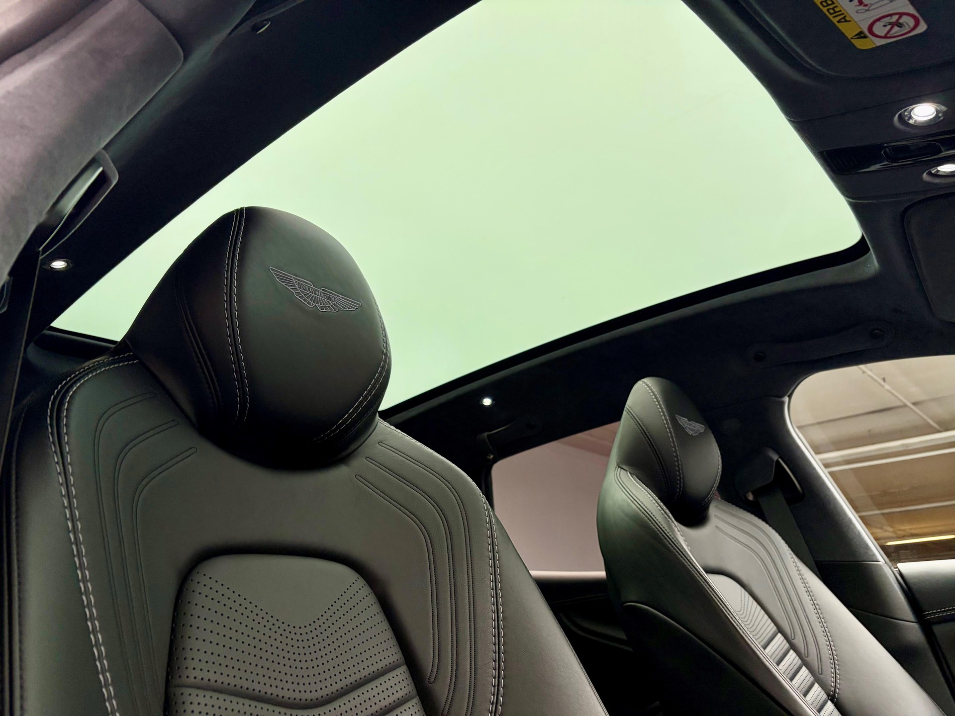 ASTON MARTIN DBX 4.0 V8 Bi-Turbo-image-9