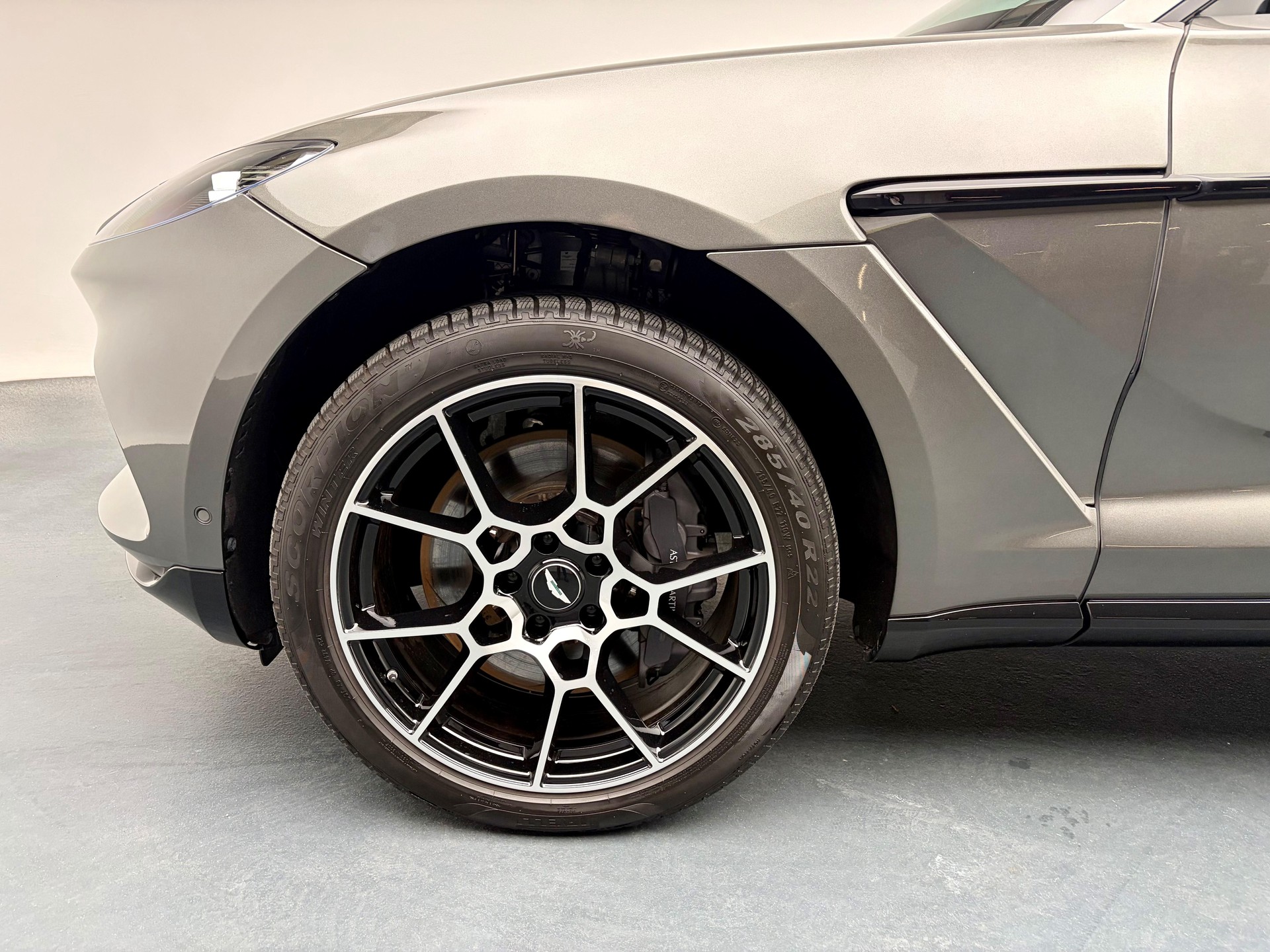 ASTON MARTIN DBX 4.0 V8 Bi-Turbo-image-14