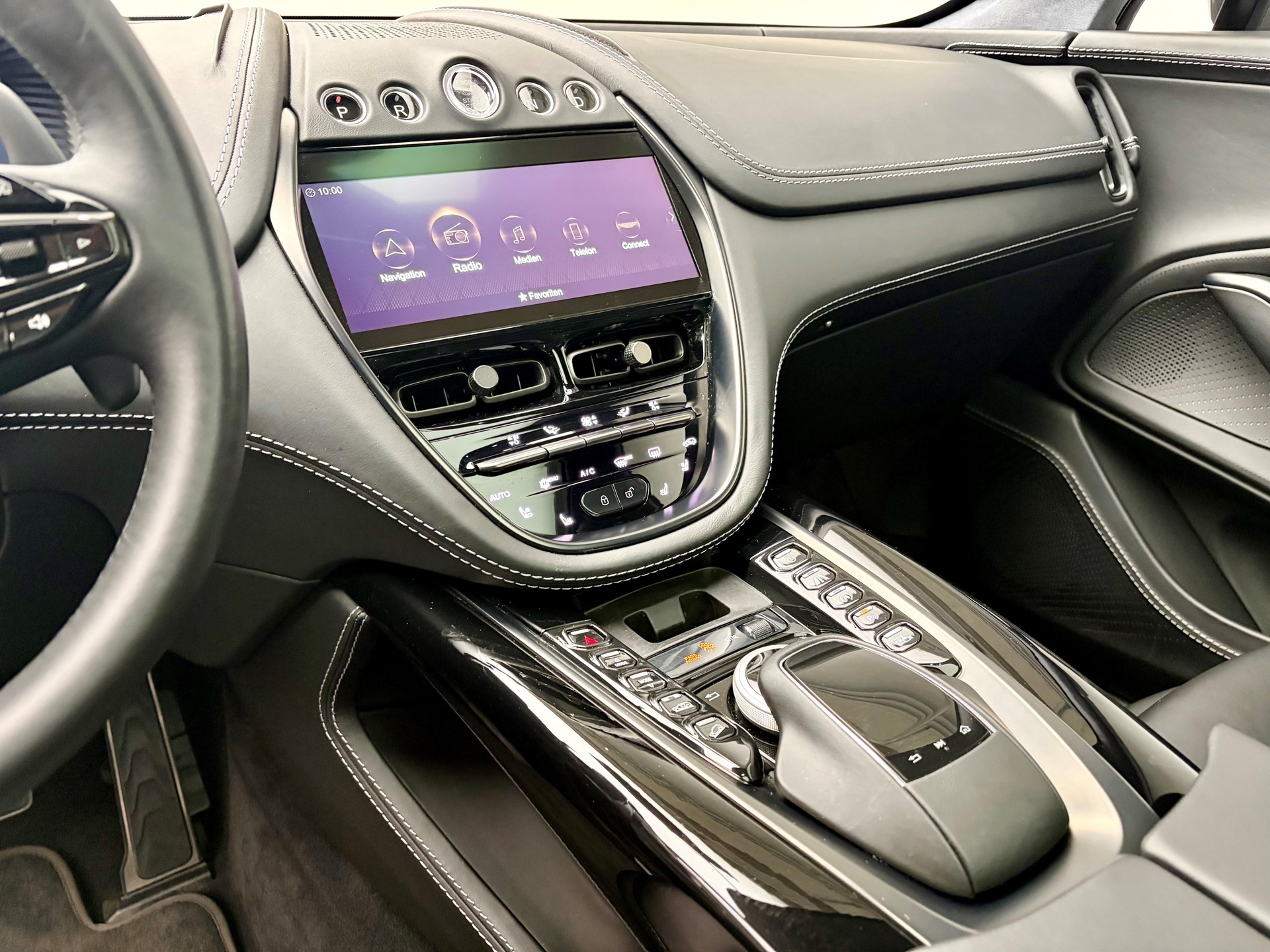 ASTON MARTIN DBX 4.0 V8 Bi-Turbo-image-6