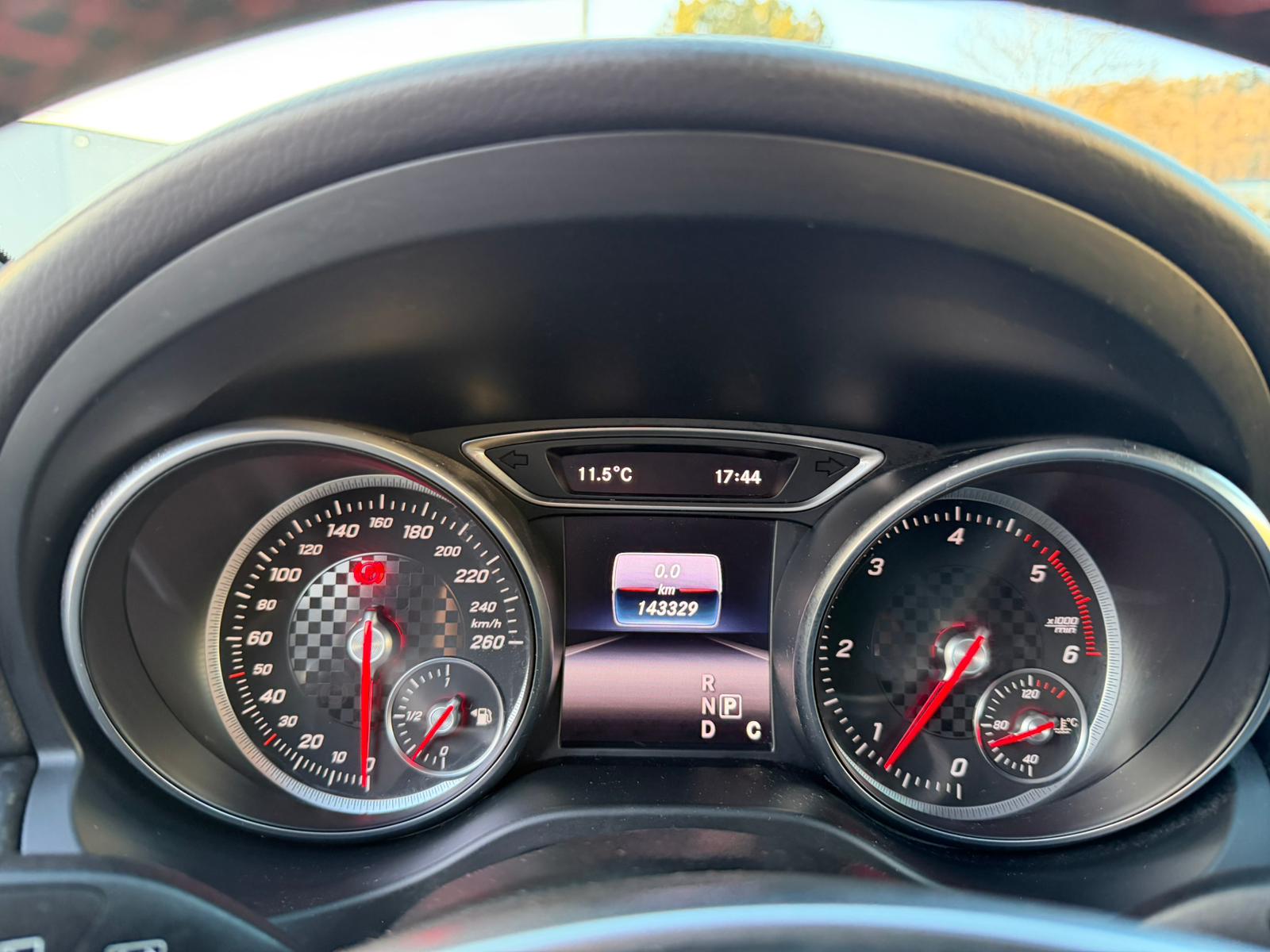 MERCEDES-BENZ A 220 d AMG Line 7G-DCT-image-5