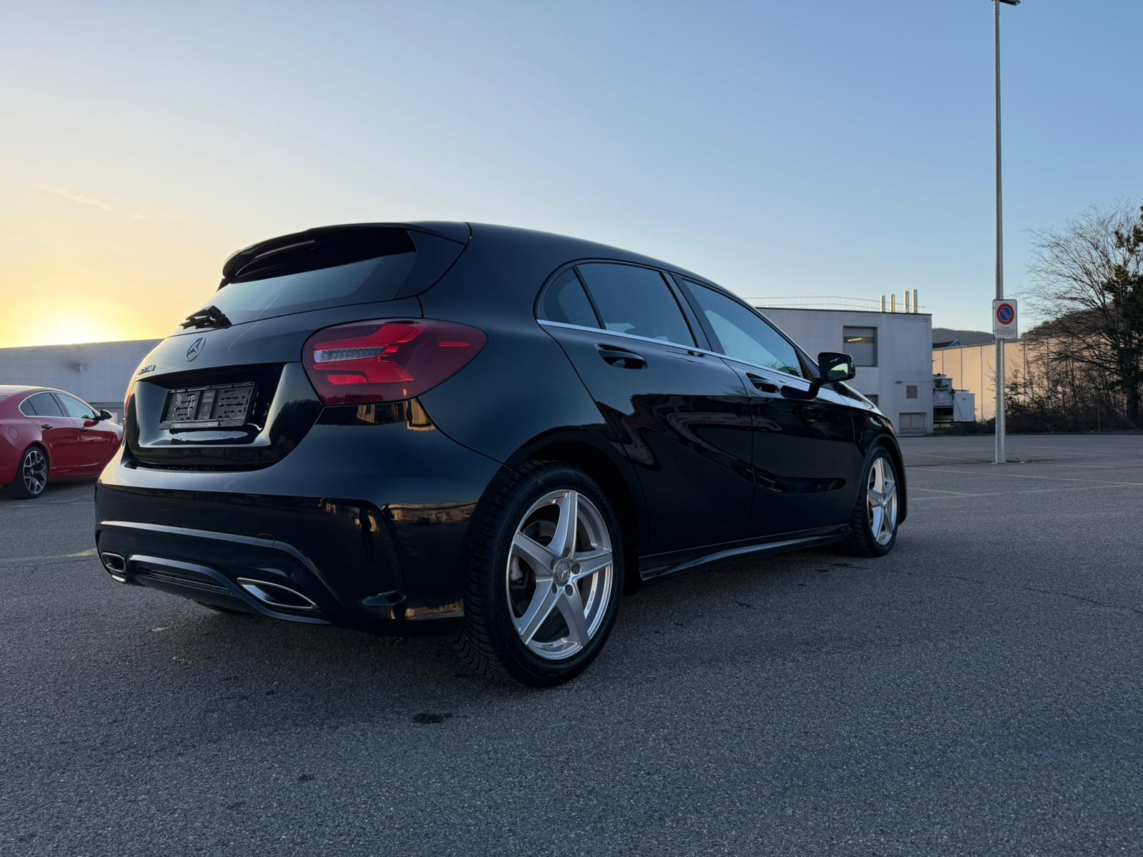 MERCEDES-BENZ A 220 d AMG Line 7G-DCT-image-2