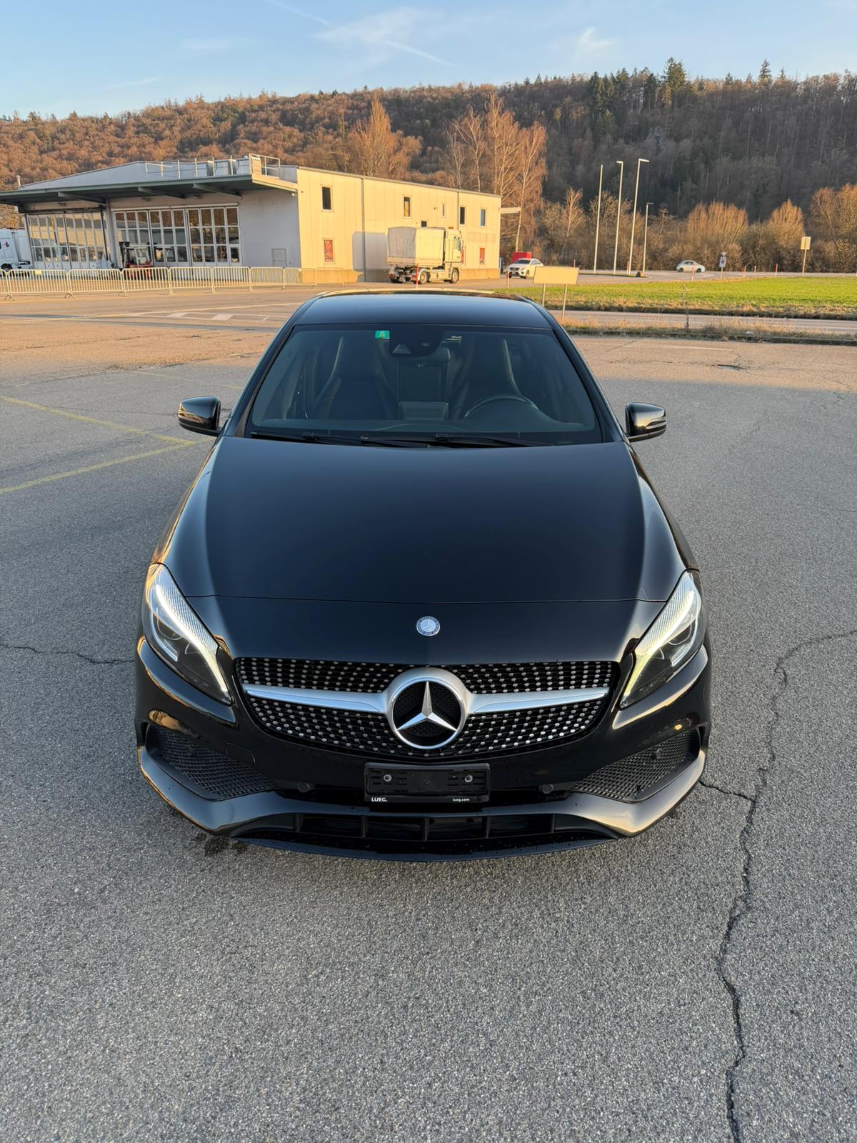 MERCEDES-BENZ A 220 d AMG Line 7G-DCT-image-4