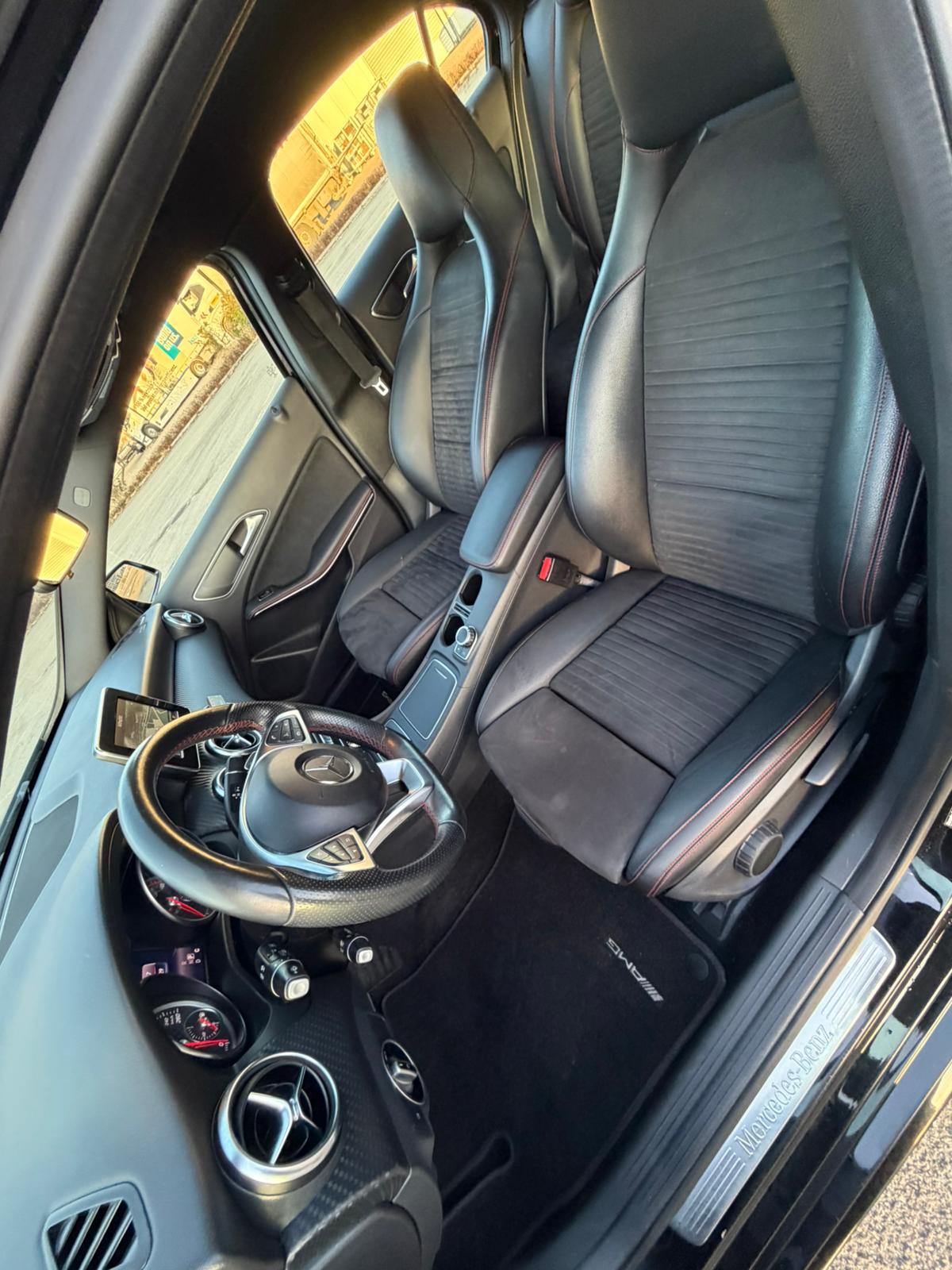 MERCEDES-BENZ A 220 d AMG Line 7G-DCT-image-7