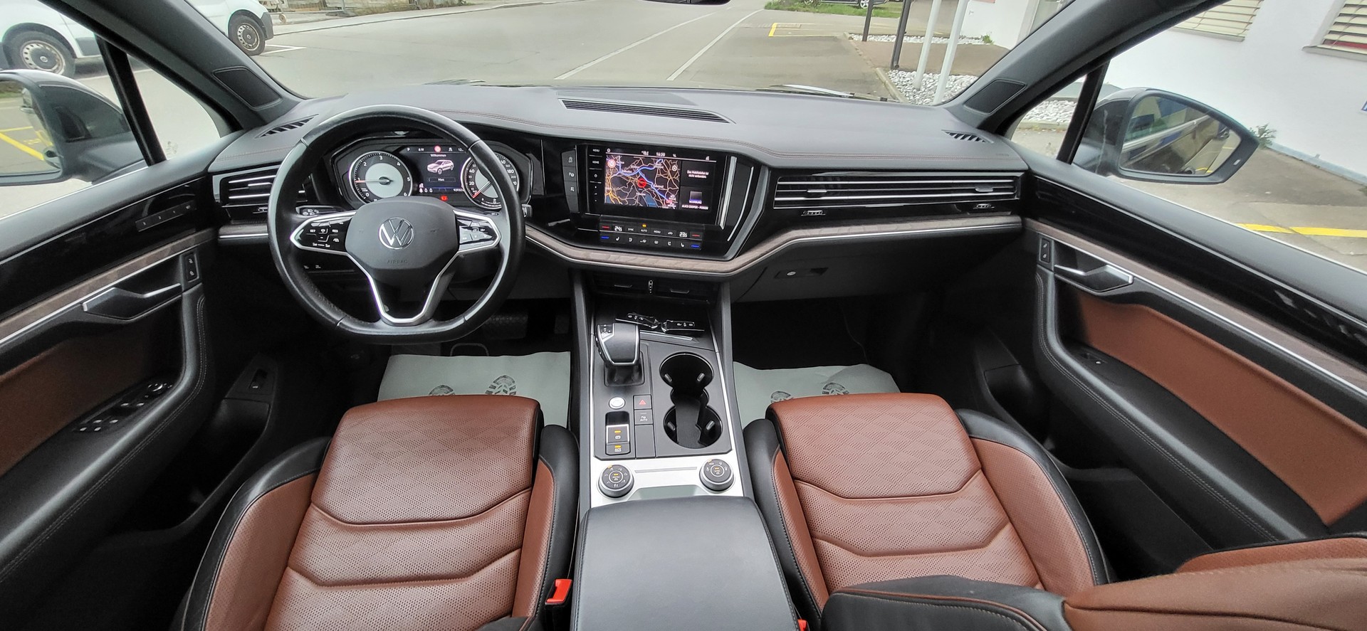 VW Touareg 3.0 TDI Atmosphere Tiptronic-image-11
