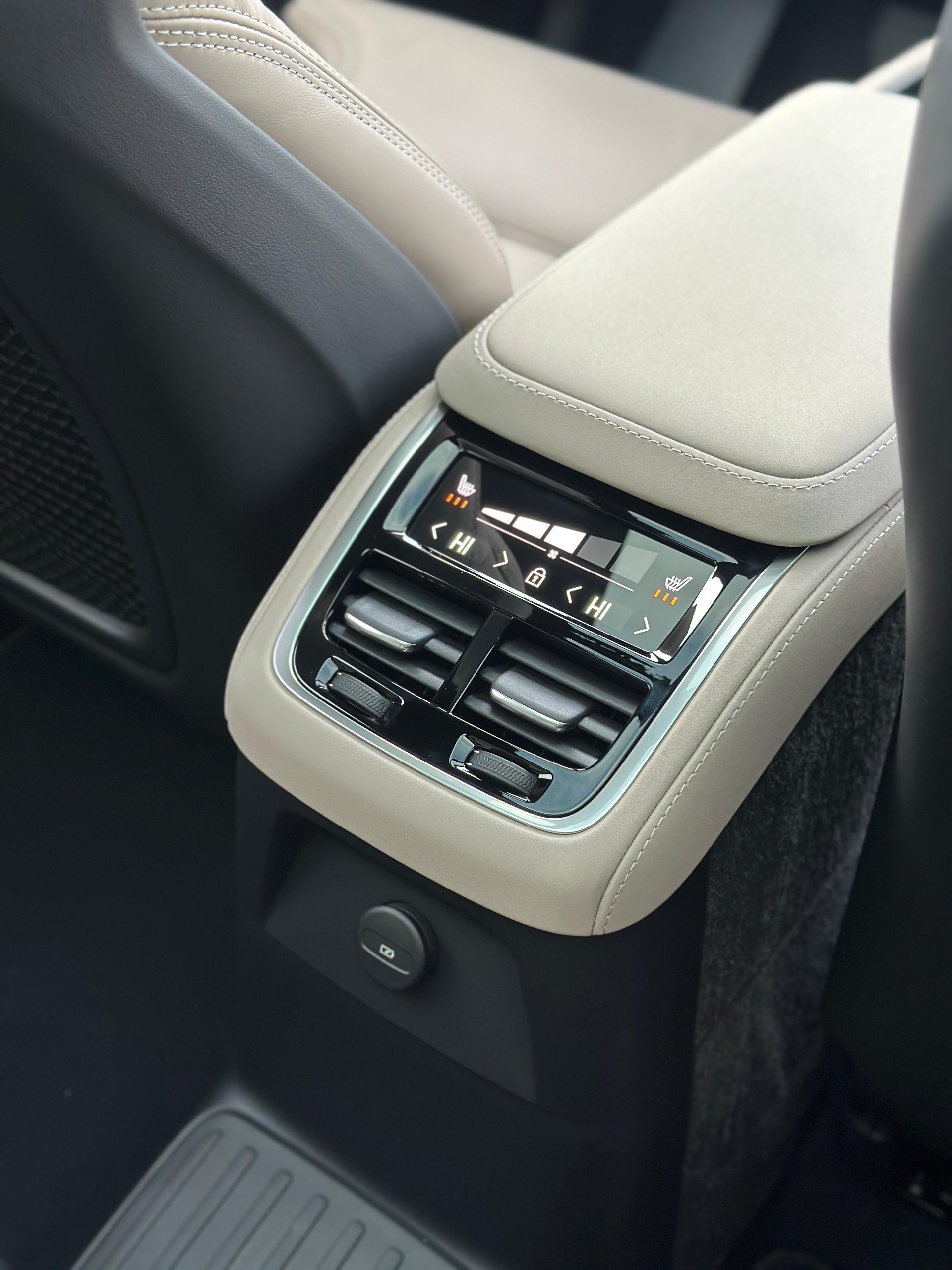 VOLVO XC90 2.0 T8 TE XCLUSIVE Edition Dark eAWD-image-18