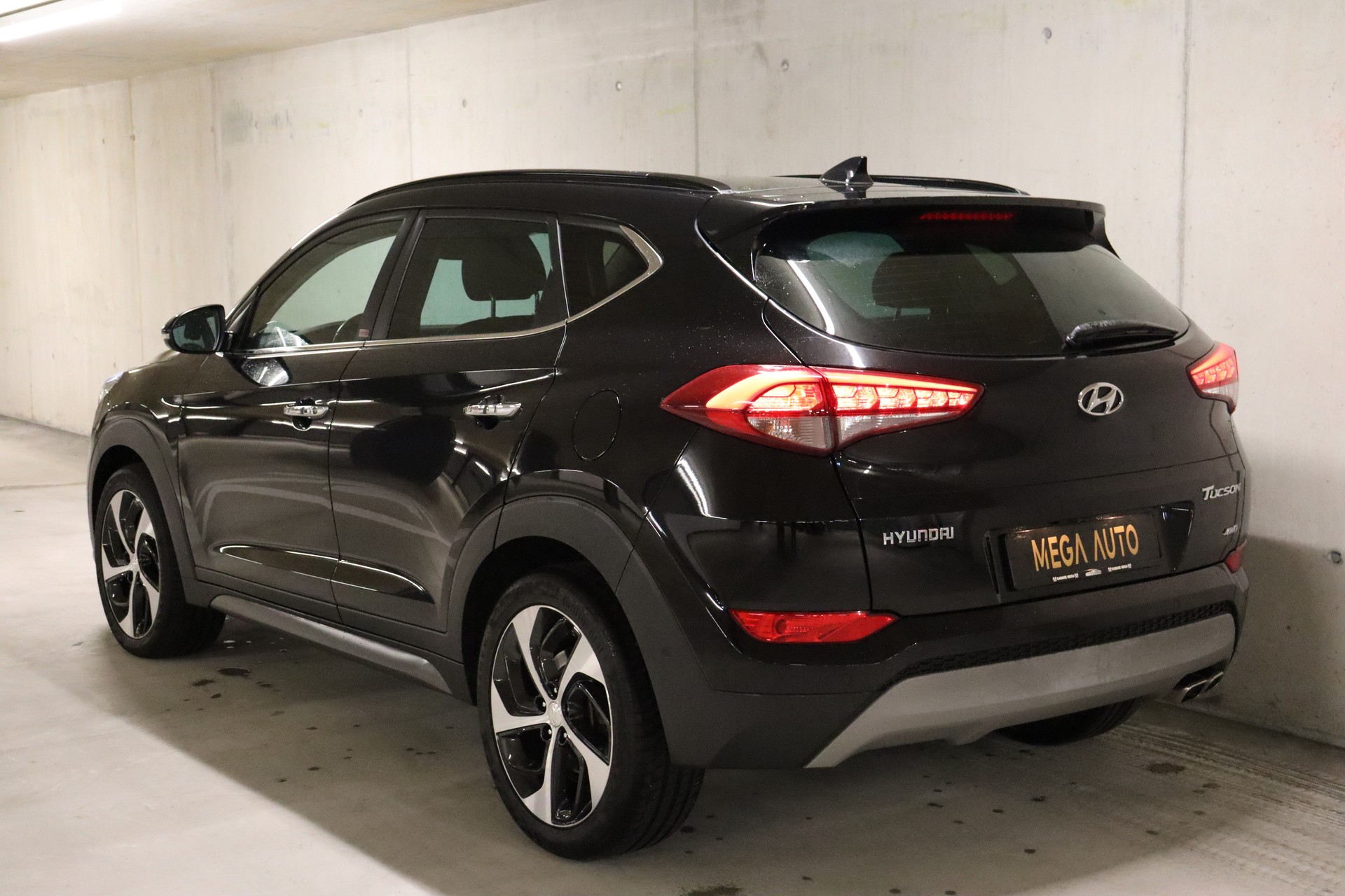 HYUNDAI Tucson 2.0 CRDI Vertex 4WD Automatic-image-4