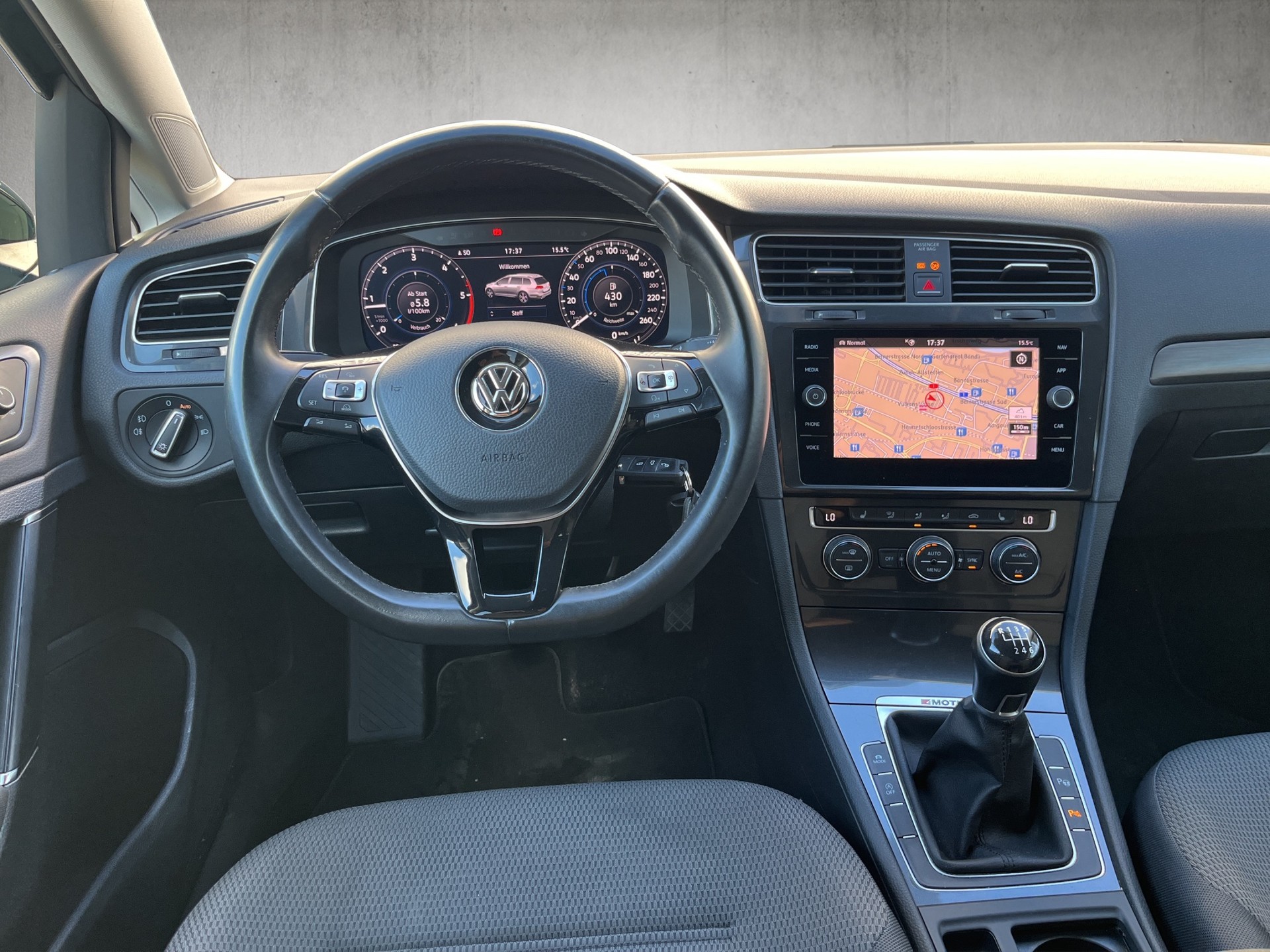 VW Golf Variant 2.0 TDI Highline 4Motion-image-12