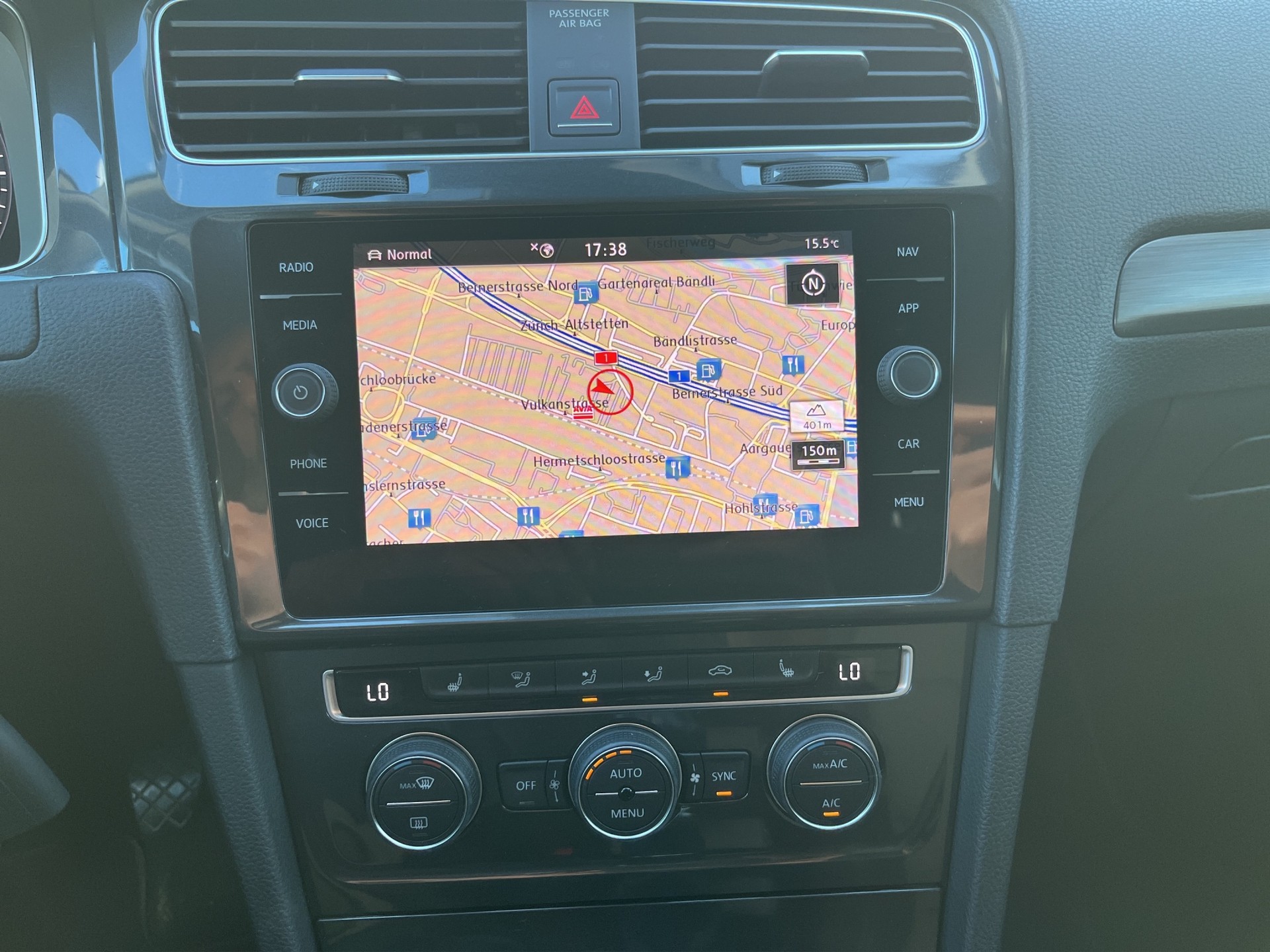 VW Golf Variant 2.0 TDI Highline 4Motion-image-13