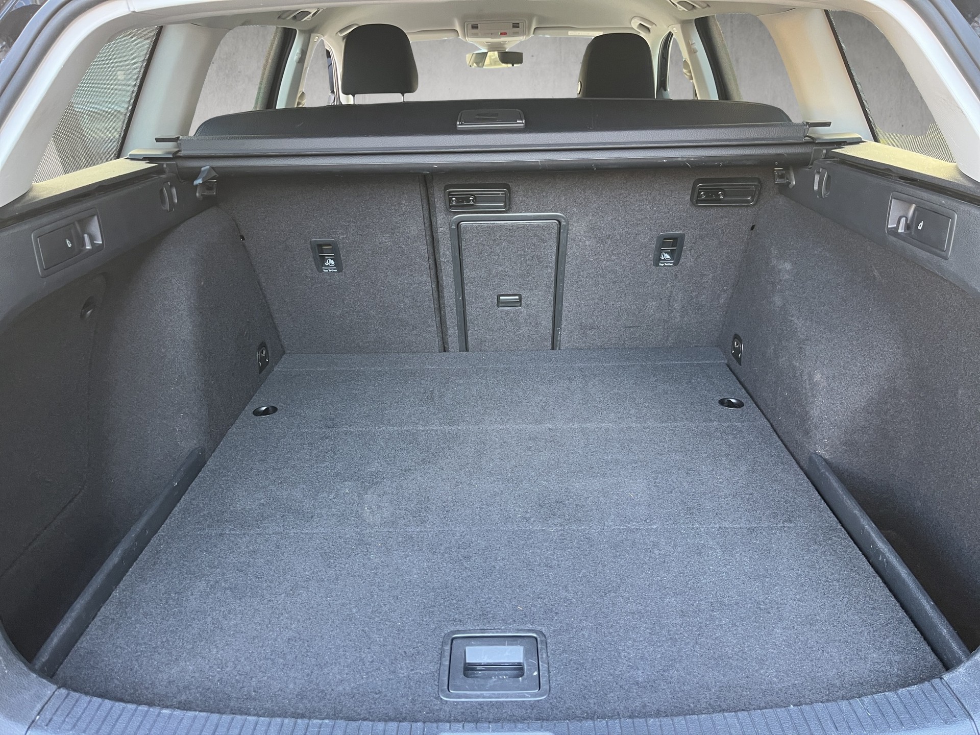 VW Golf Variant 2.0 TDI Highline 4Motion-image-11