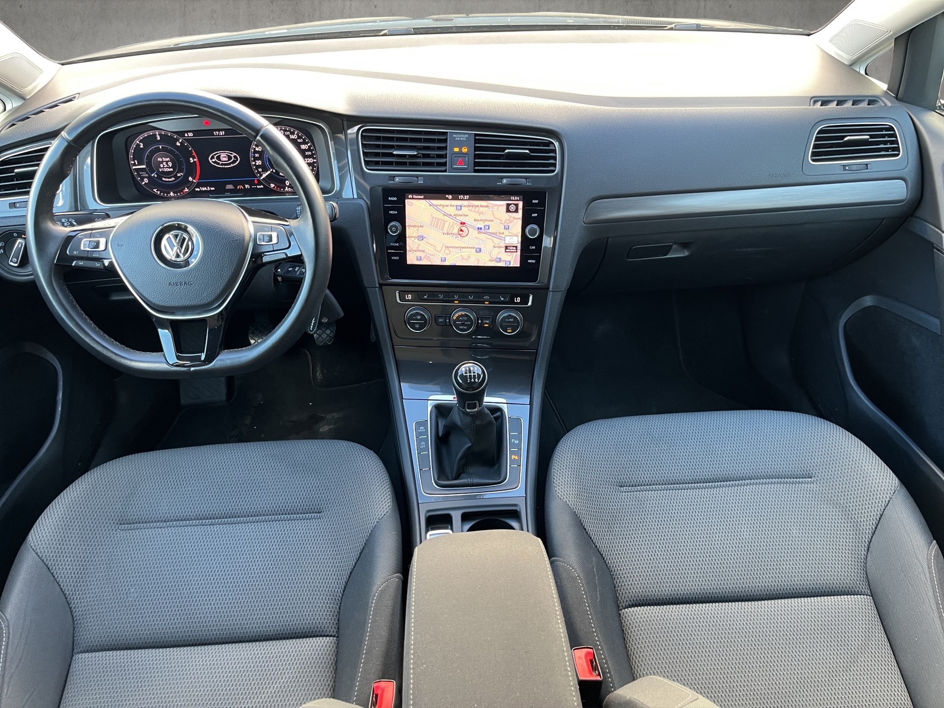 VW Golf Variant 2.0 TDI Highline 4Motion-image-8