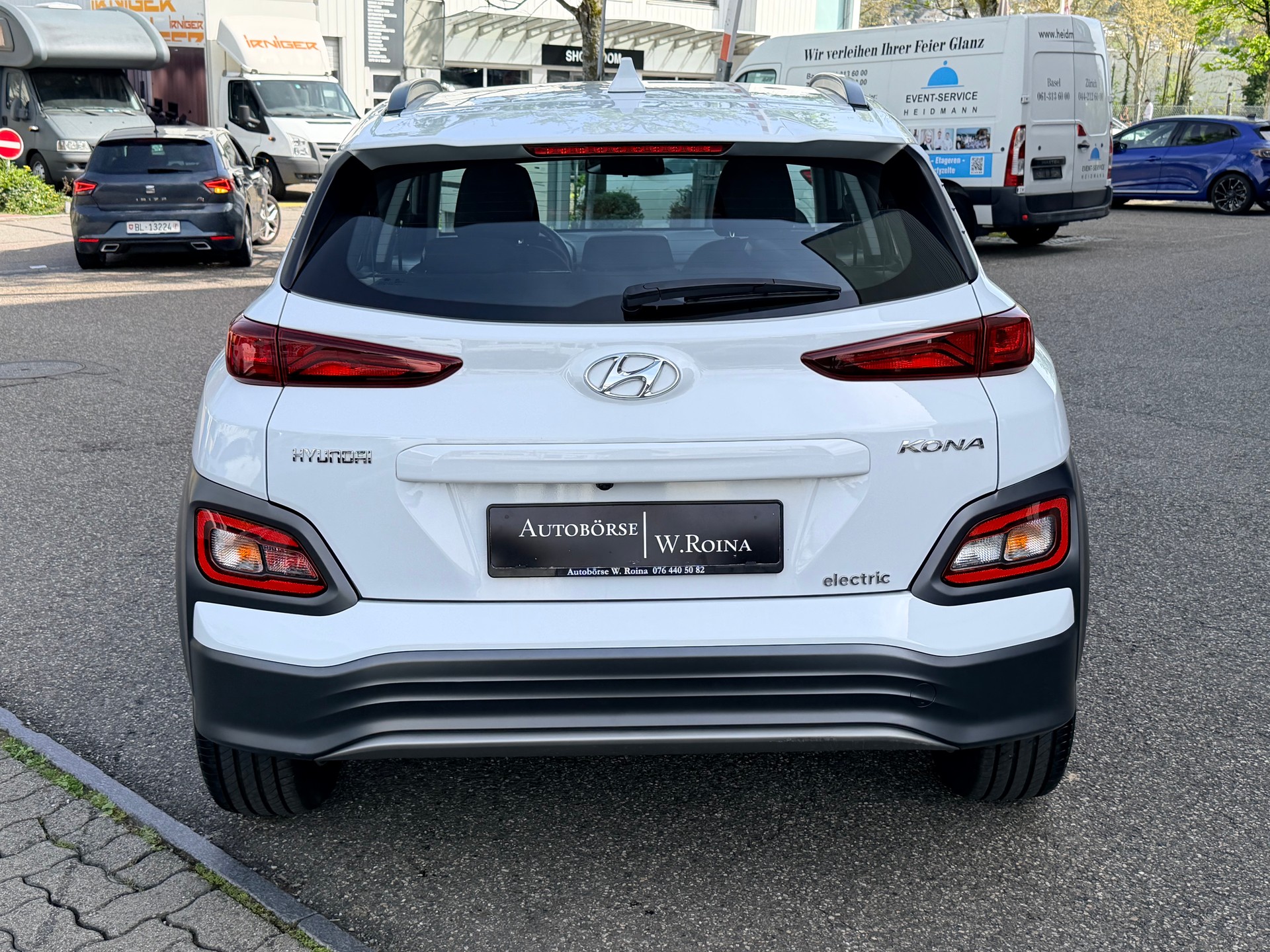 HYUNDAI Kona EV Amplia-showroom-element-3