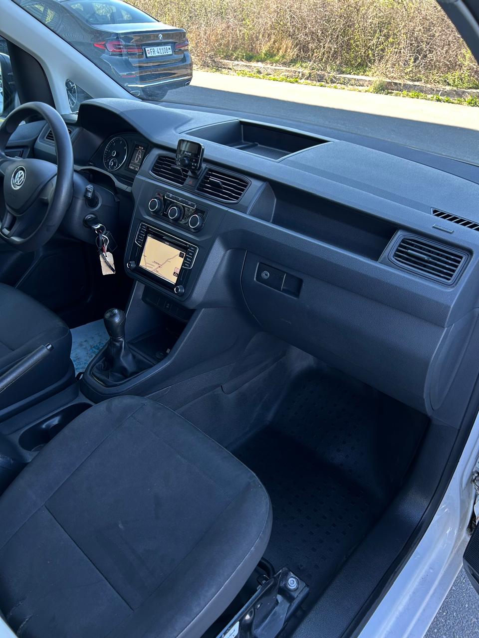 VW CADDY-image-8