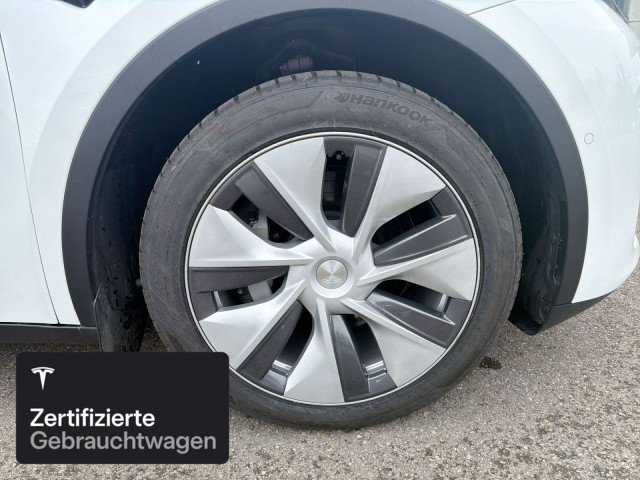 TESLA Model Y Long Range AWD-image-10