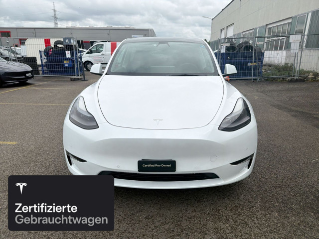 TESLA Model Y Long Range AWD-showroom-element-2
