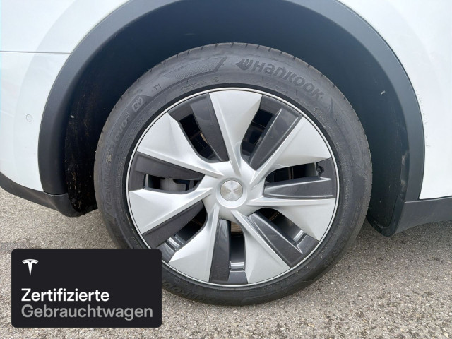 TESLA Model Y Long Range AWD-image-9