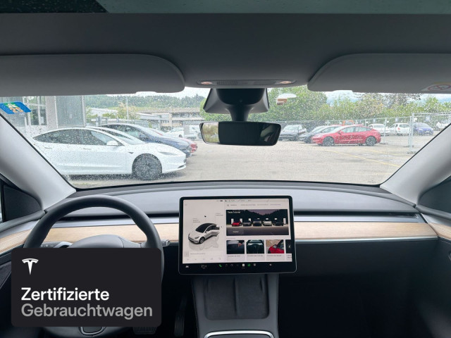 TESLA Model Y Long Range AWD-image-14