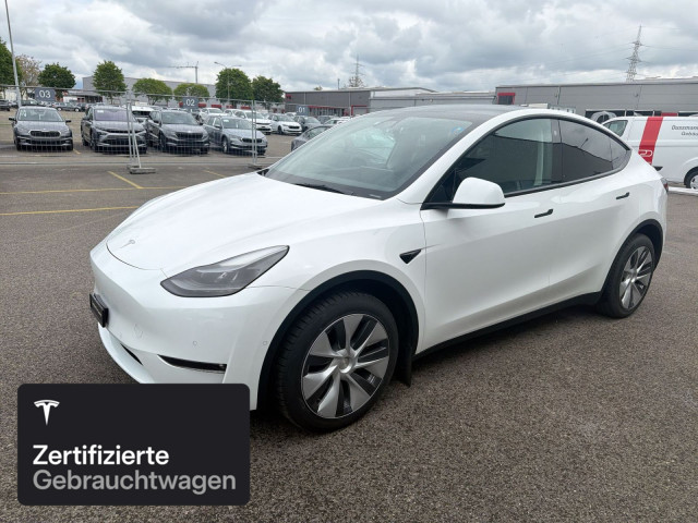 TESLA Model Y Long Range AWD-showroom-element-1