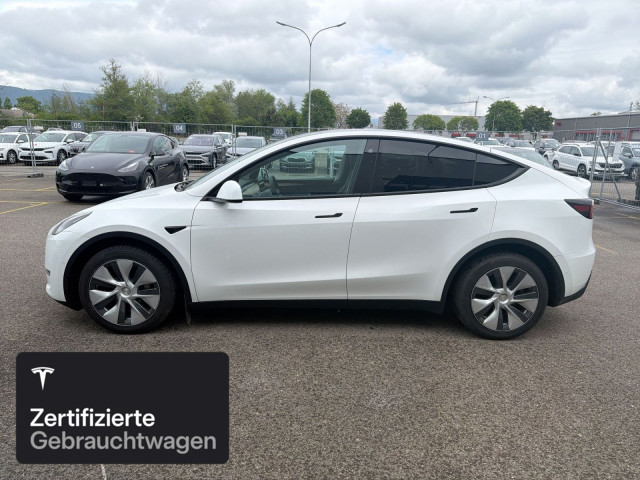 TESLA Model Y Long Range AWD-showroom-element-3