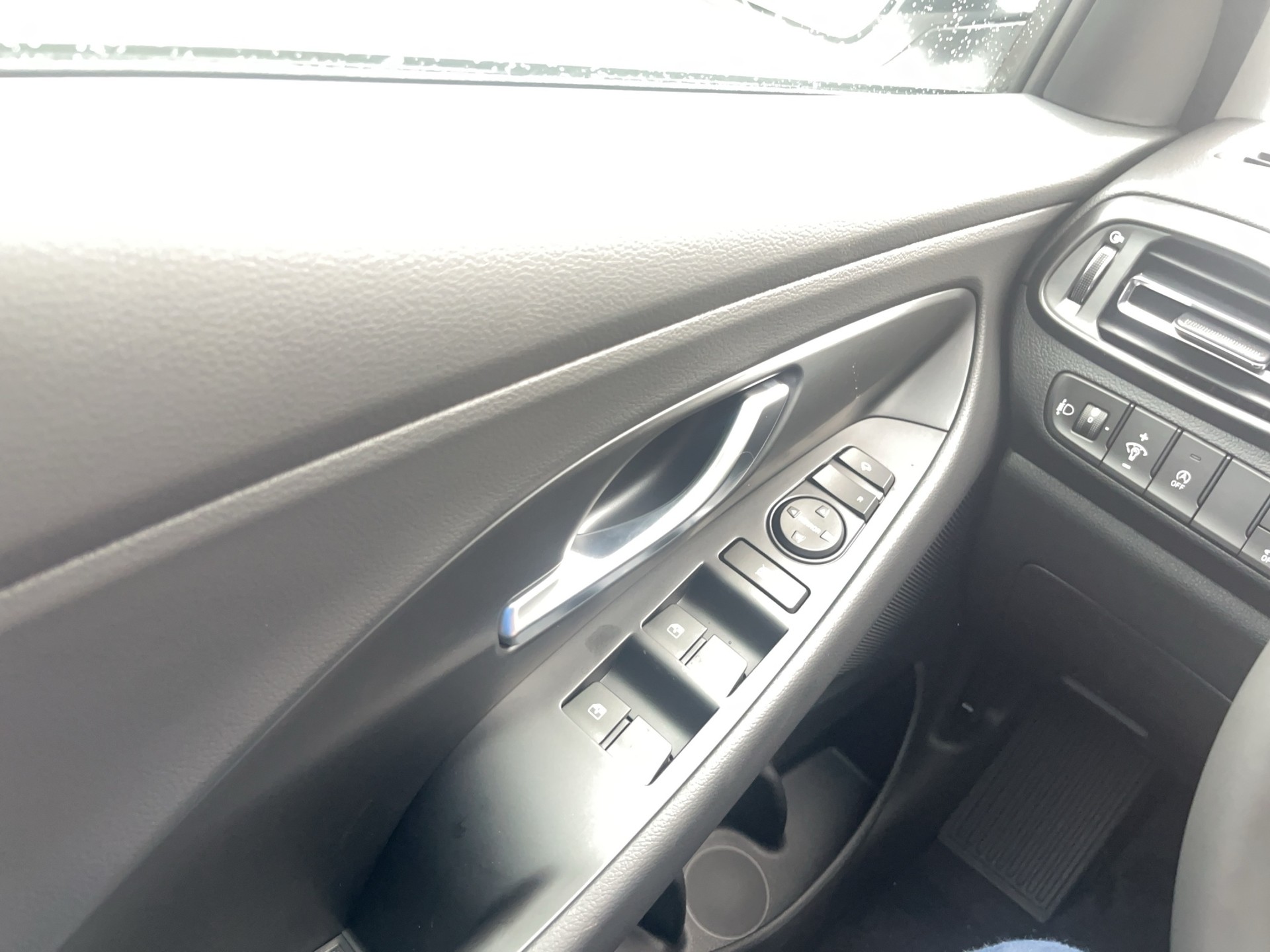 HYUNDAI i30 1.5 T-GDi Amplia 48V MH DCT-image-15
