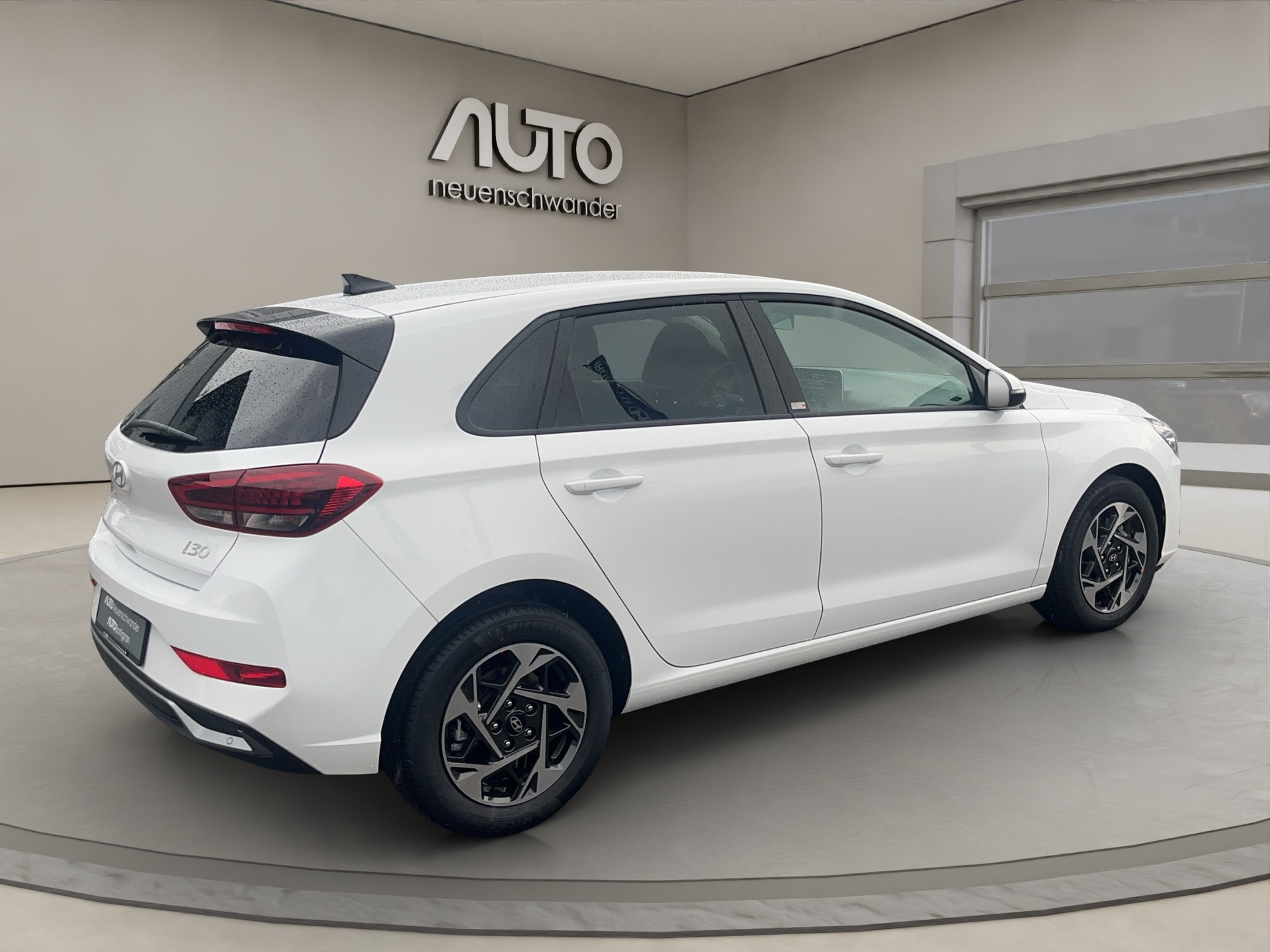 HYUNDAI i30 1.5 T-GDi Amplia 48V MH DCT-image-4