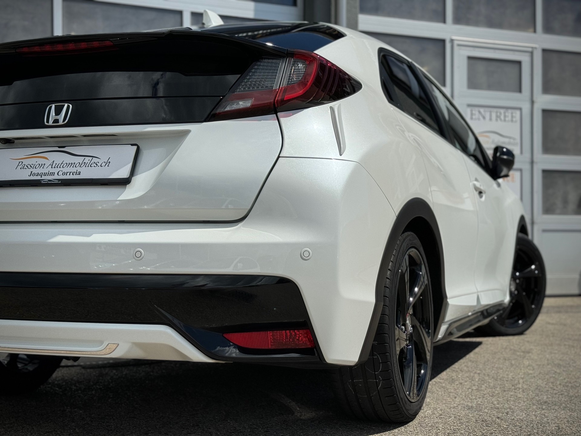 HONDA Civic 1.8 i-VTEC Executive Automat - Véhicule Suisse (CH)-image-5