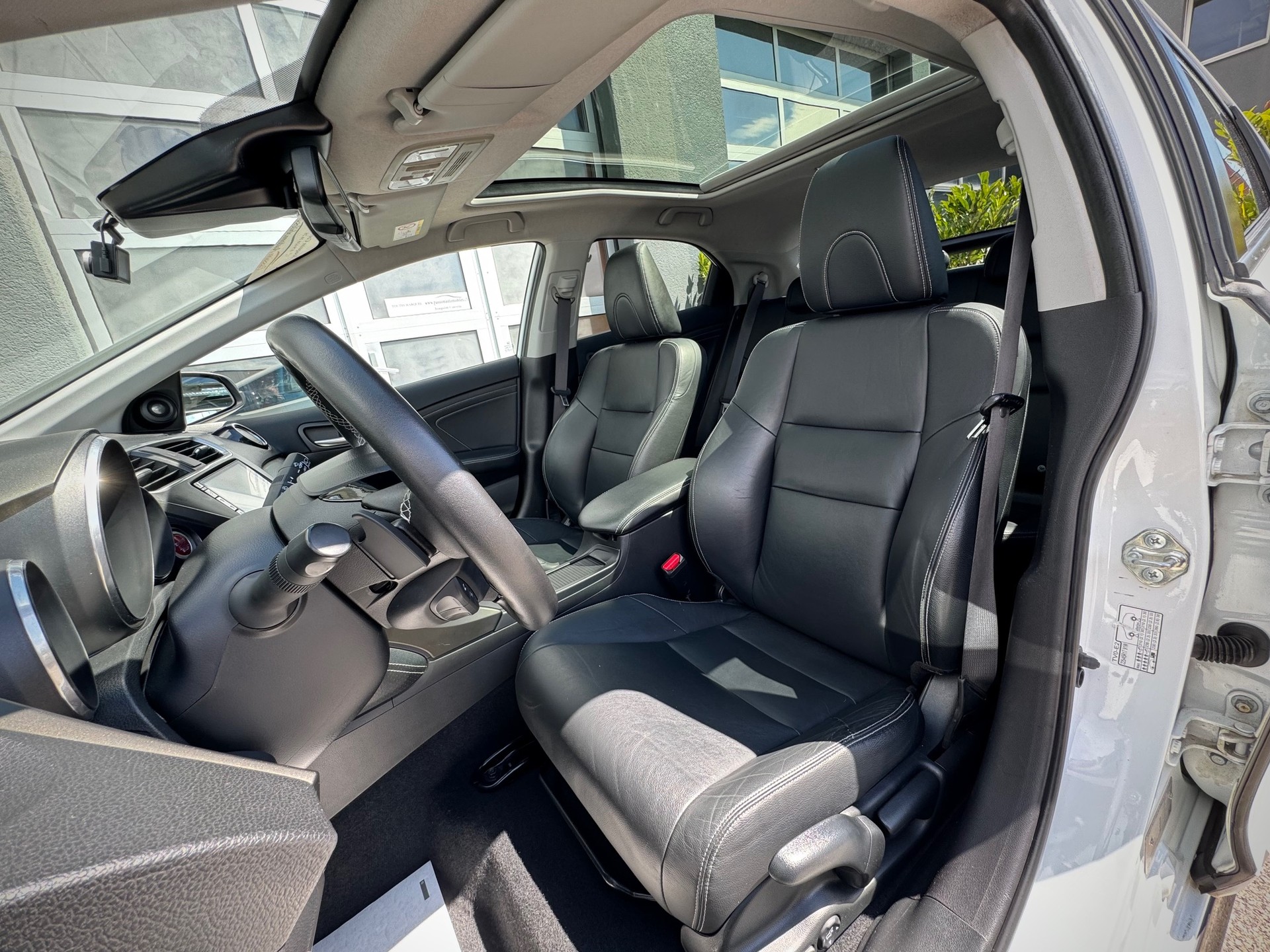HONDA Civic 1.8 i-VTEC Executive Automat - Véhicule Suisse (CH)-image-9