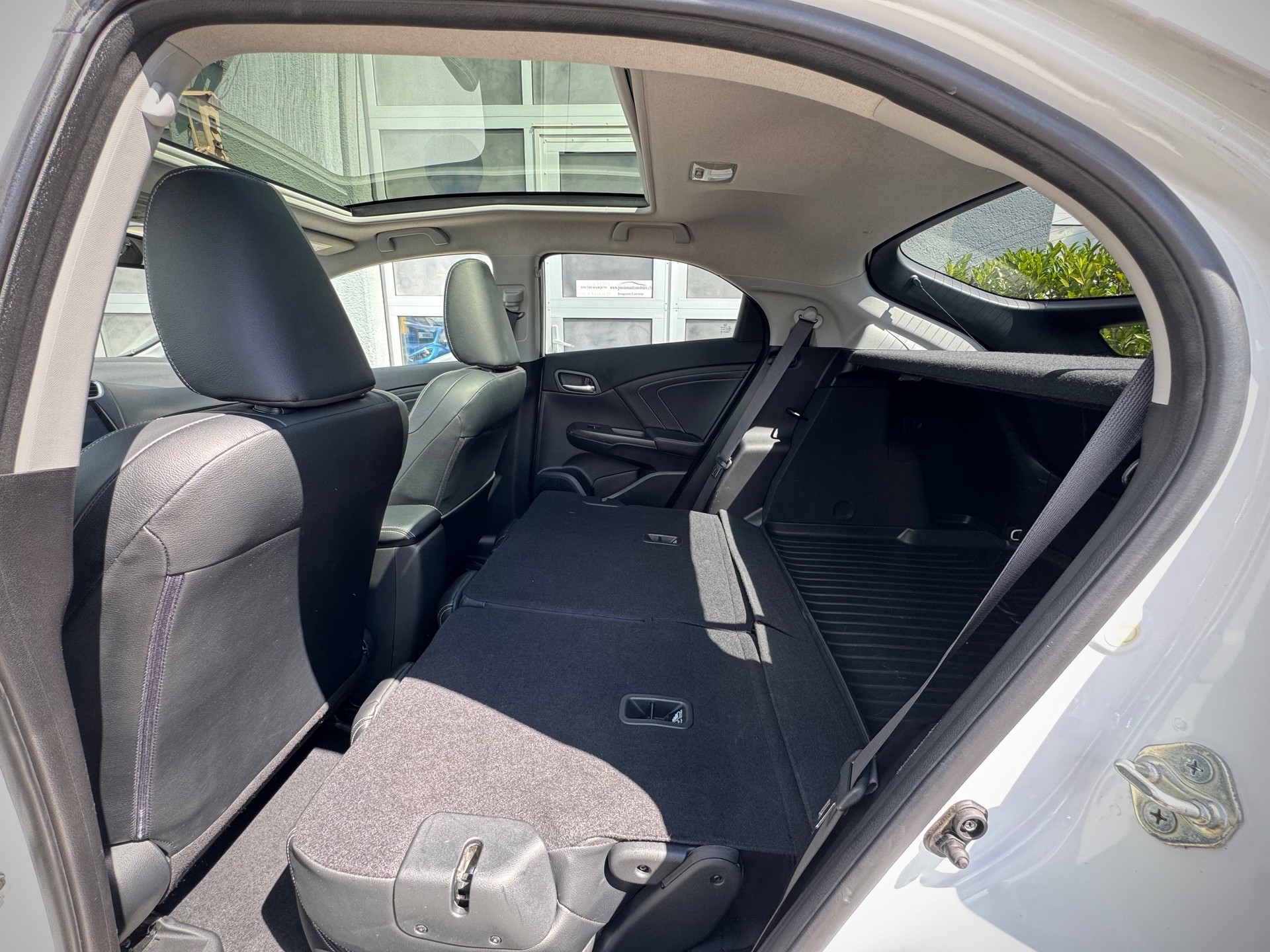 HONDA Civic 1.8 i-VTEC Executive Automat - Véhicule Suisse (CH)-image-12