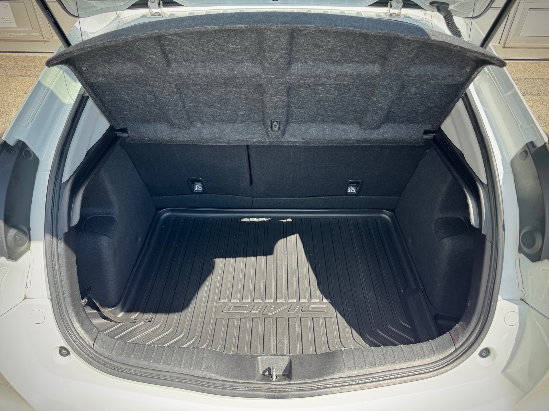 HONDA Civic 1.8 i-VTEC Executive Automat - Véhicule Suisse (CH)-image-15