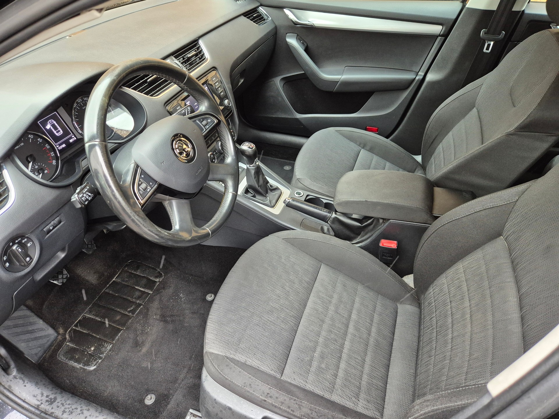 SKODA Octavia Combi 2.0 TDI Ambition 4x4-image-6