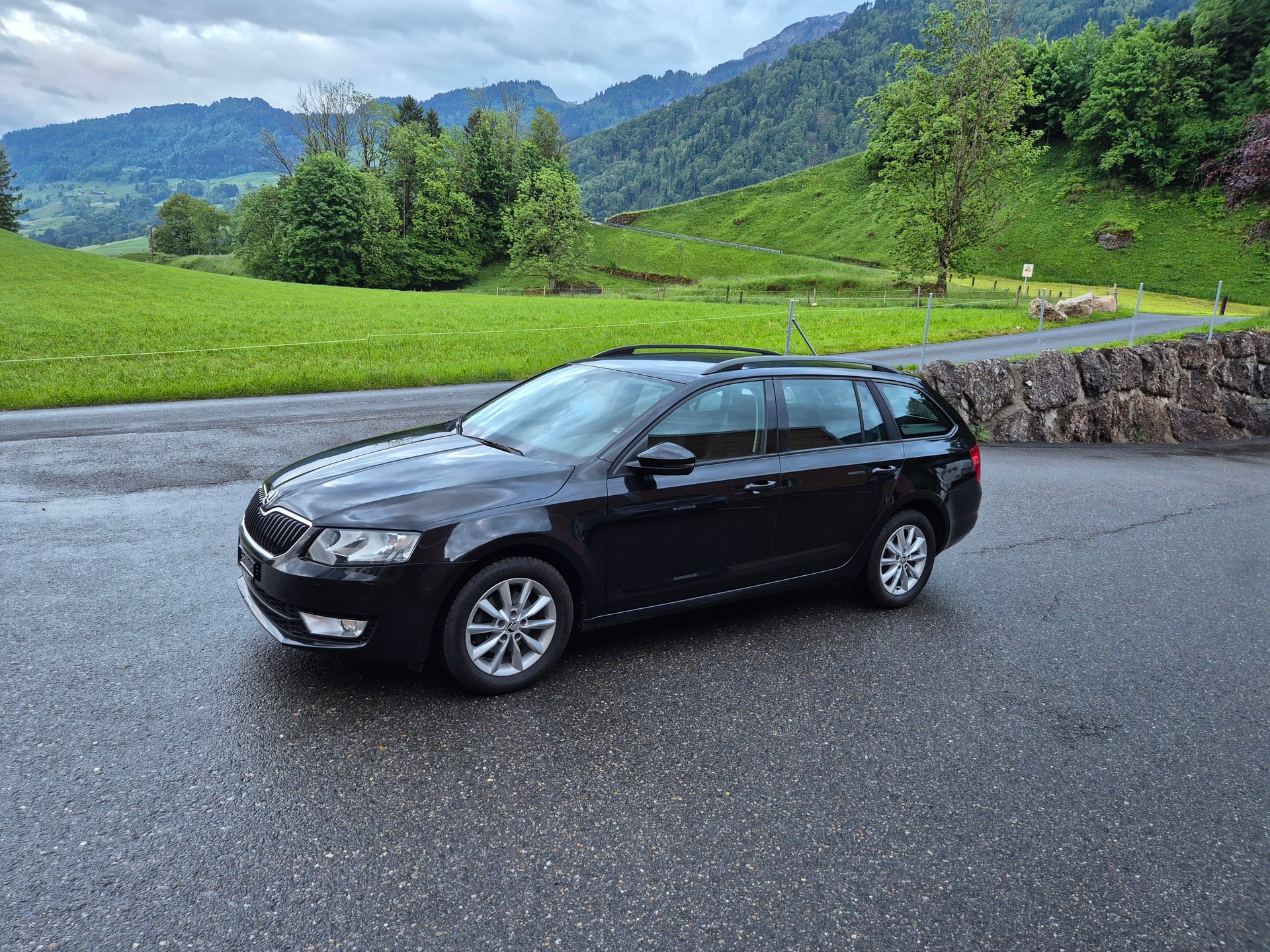 SKODA Octavia Combi 2.0 TDI Ambition 4x4-image-1