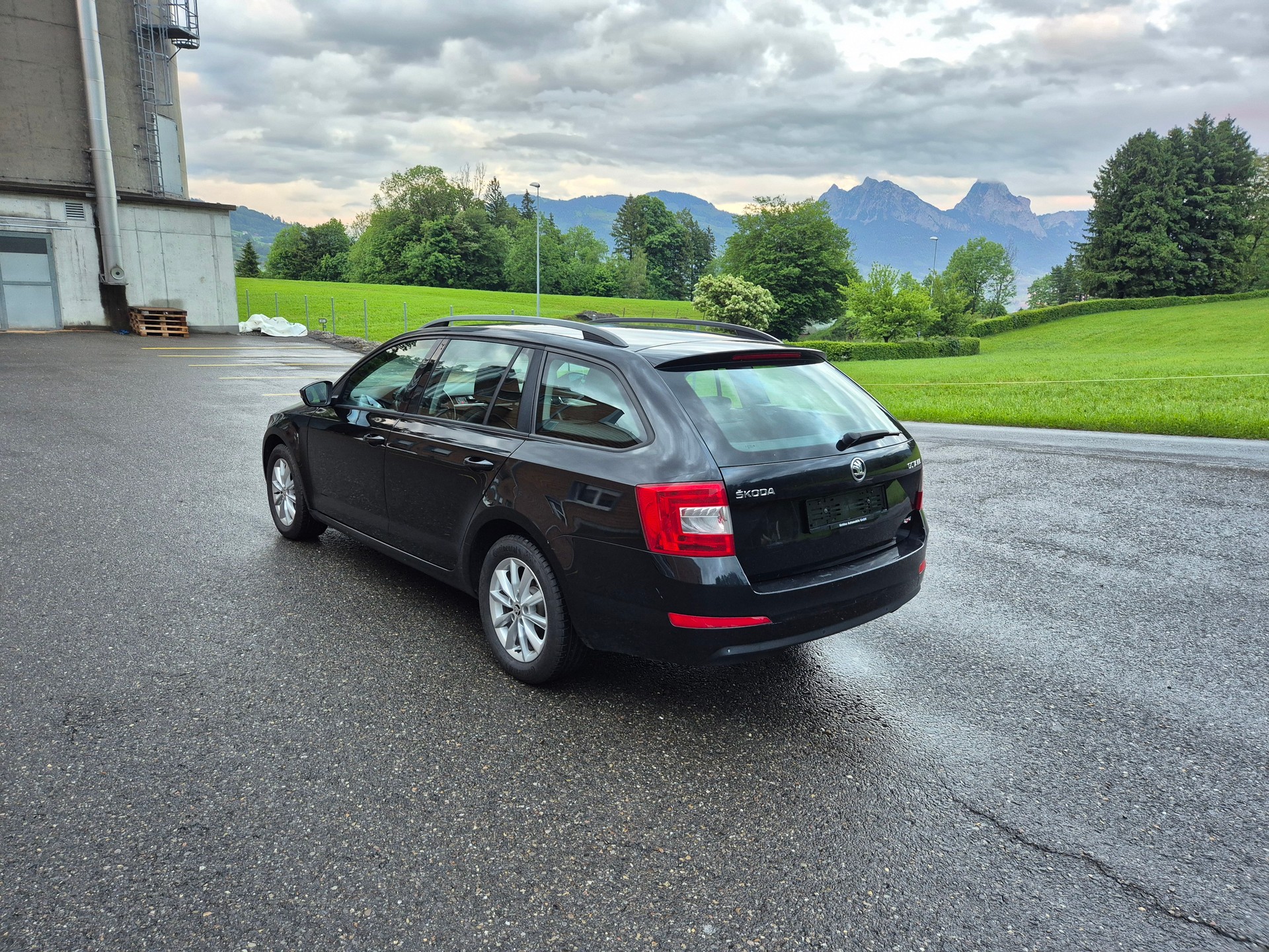 SKODA Octavia Combi 2.0 TDI Ambition 4x4-image-2