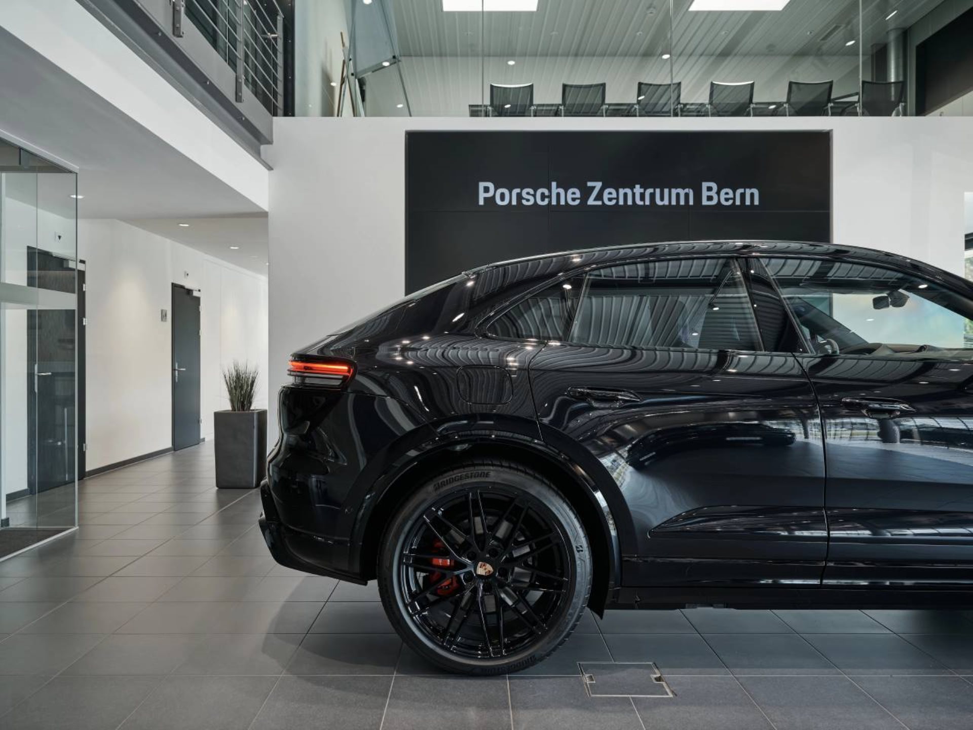 PORSCHE Macan 4S-image-9