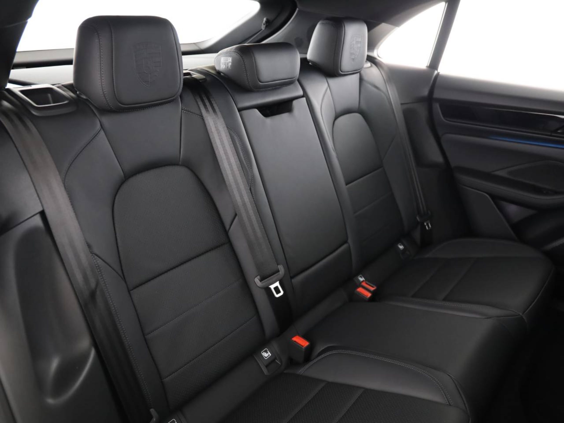 PORSCHE Macan 4S-image-25