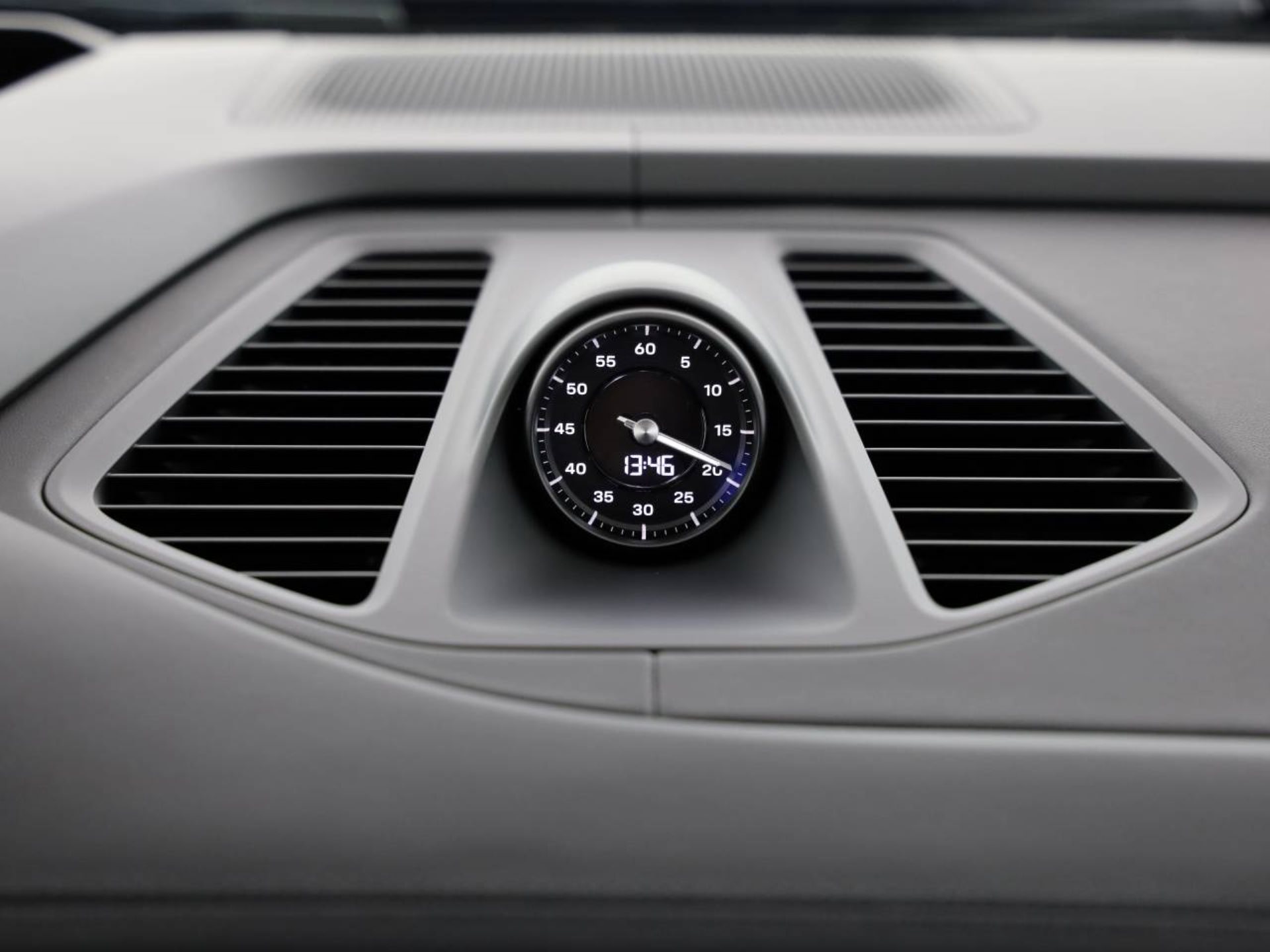 PORSCHE Macan 4S-image-30