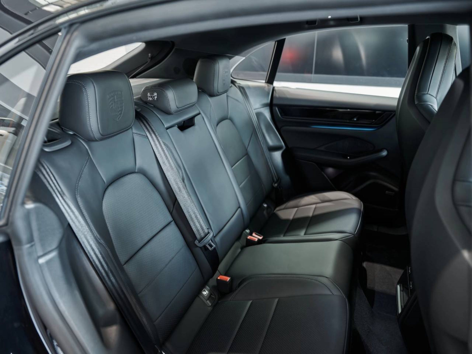 PORSCHE Macan 4S-image-19
