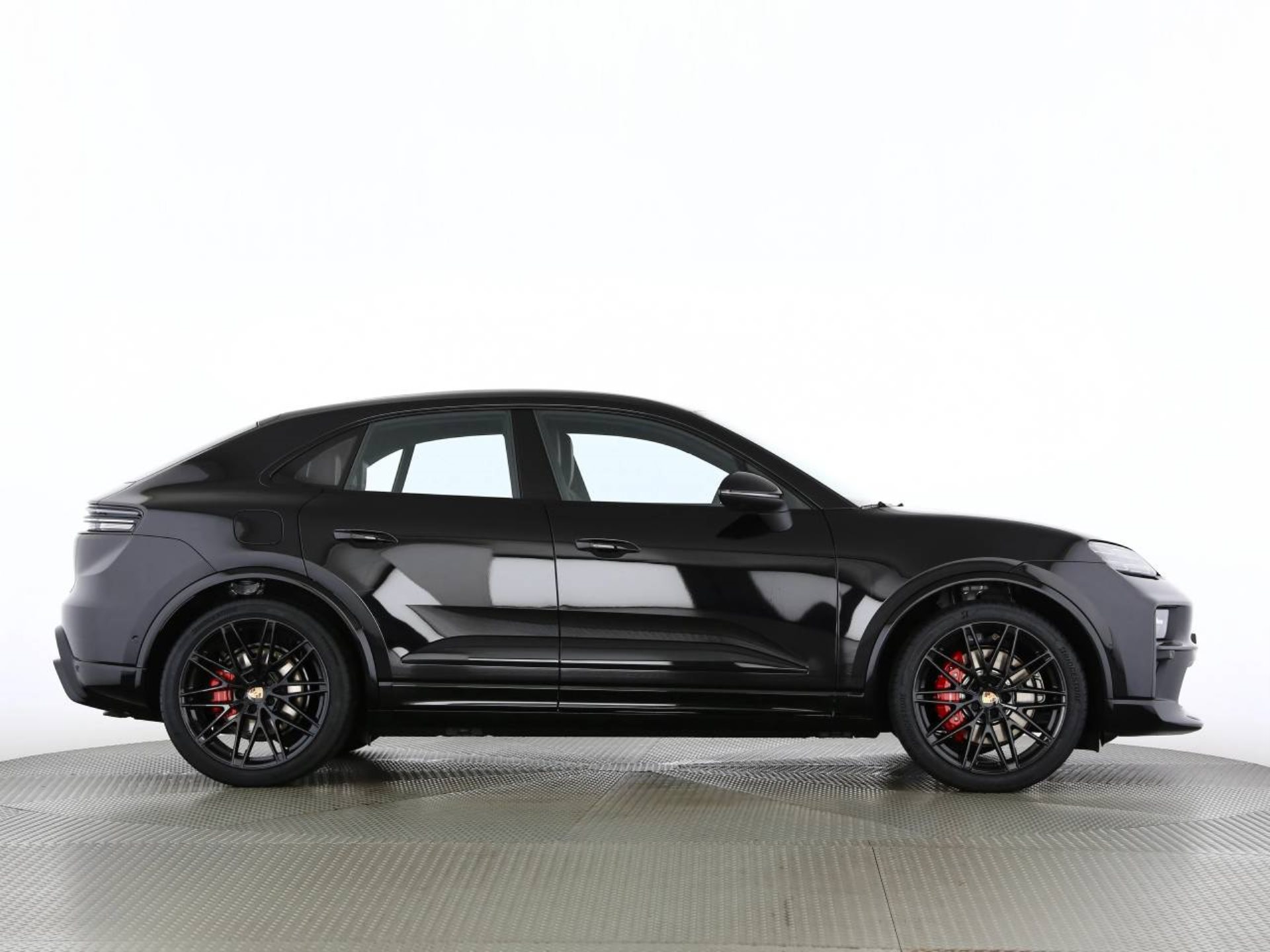PORSCHE Macan 4S-showroom-element-1