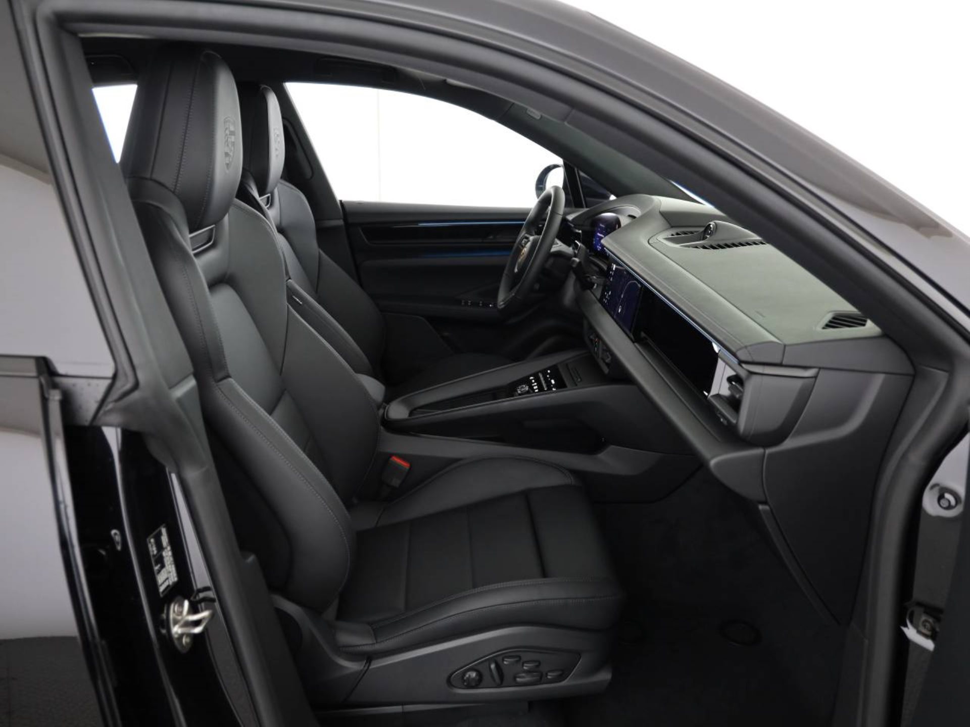 PORSCHE Macan 4S-image-24