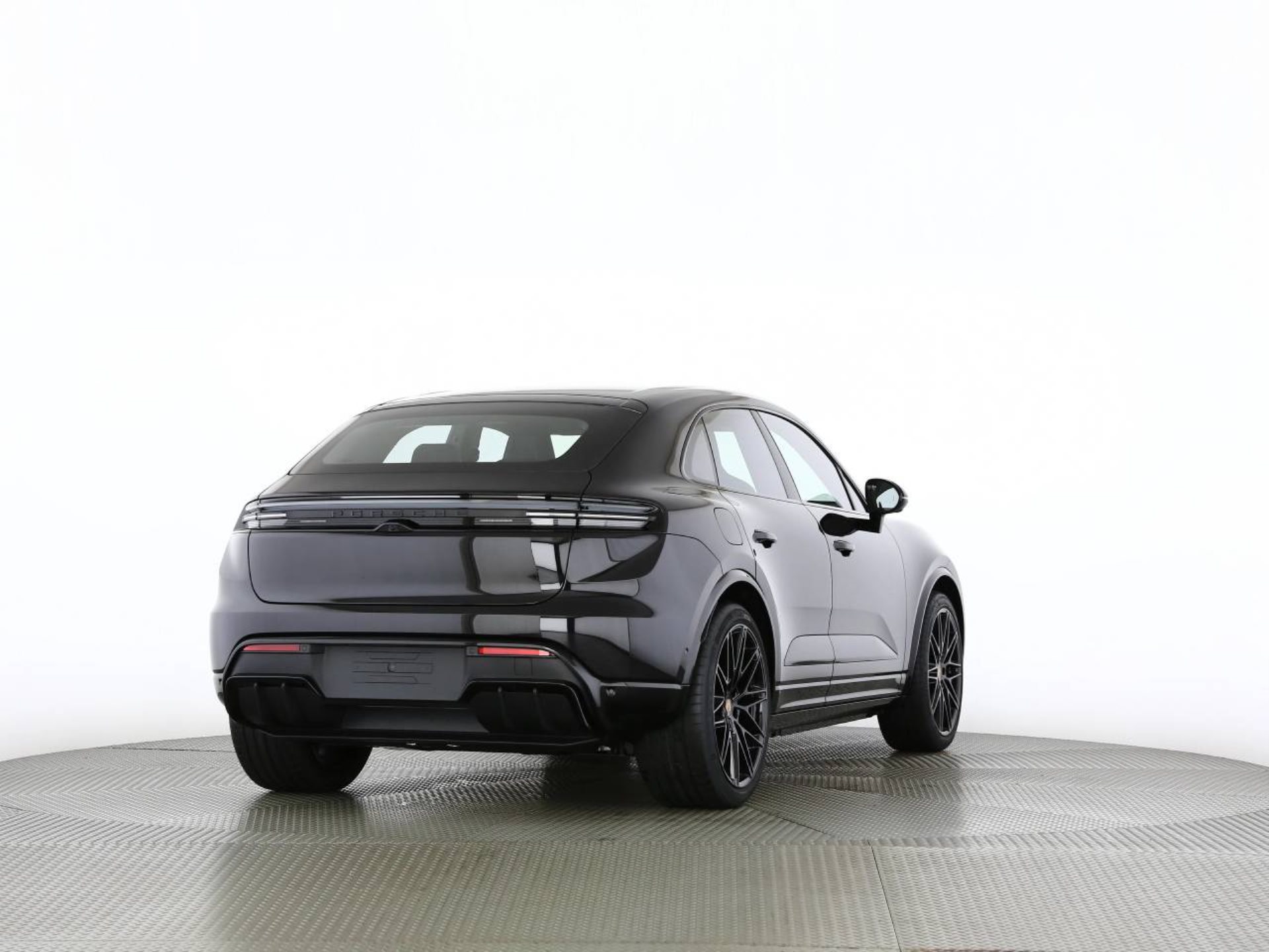 PORSCHE Macan 4S-image-5