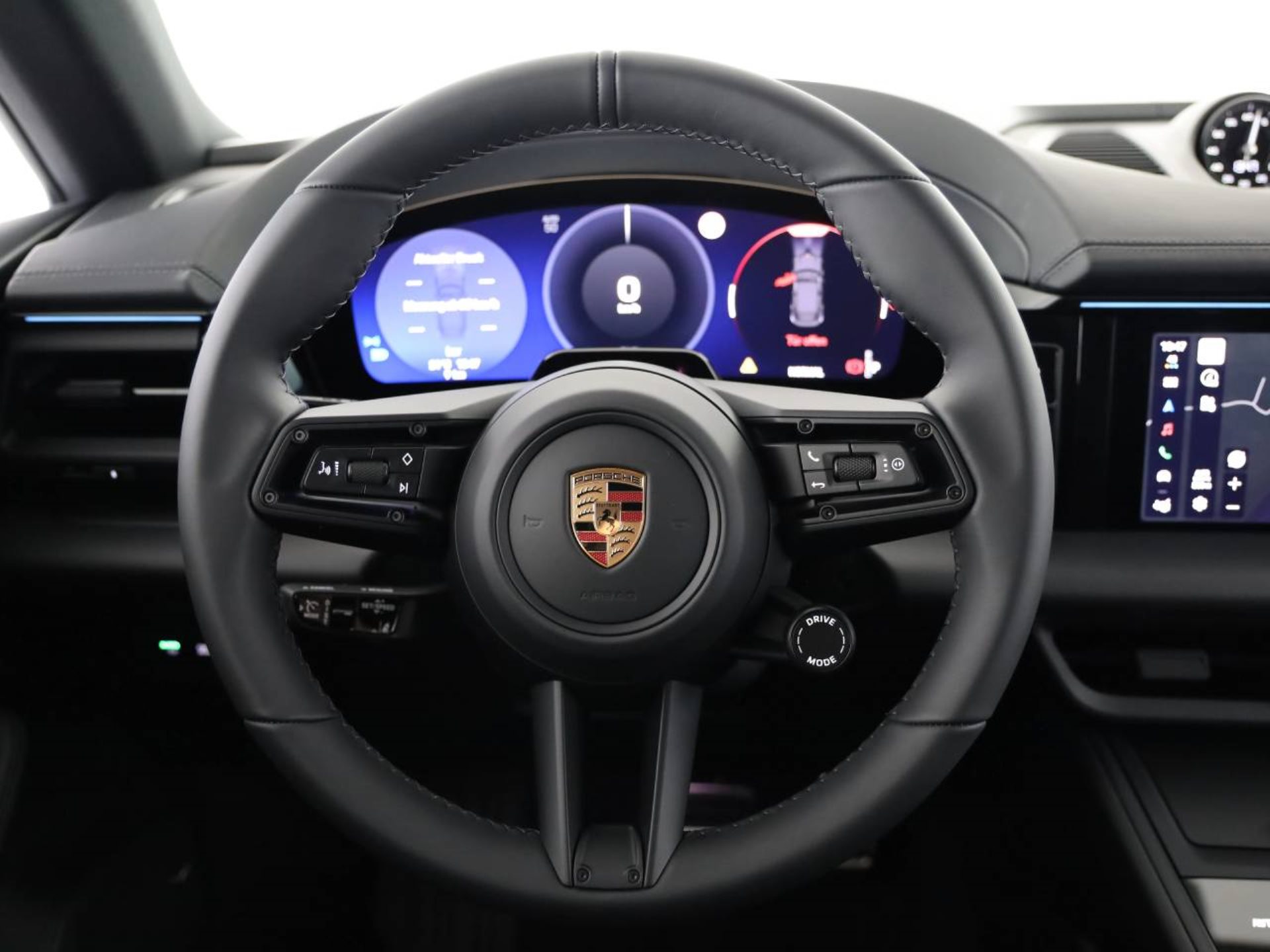 PORSCHE Macan 4S-image-19